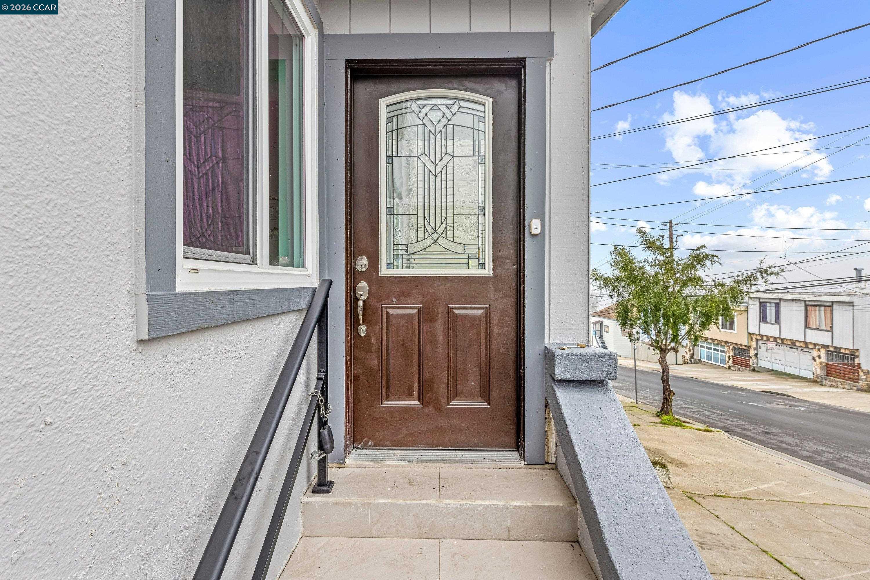 Detail Gallery Image 4 of 48 For 390 Guttenberg St, Daly City,  CA 94014 - 3 Beds | 2 Baths