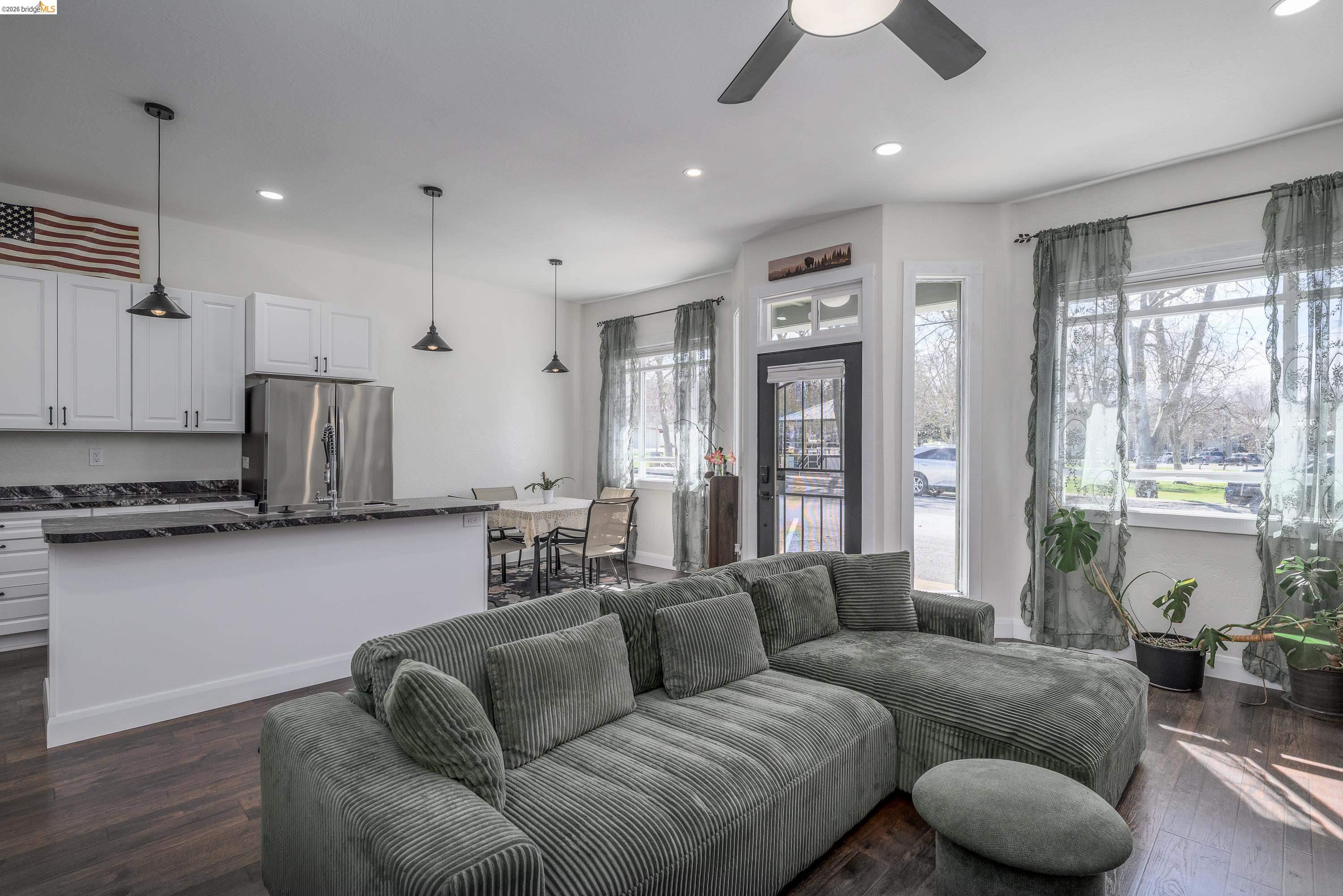 Detail Gallery Image 5 of 32 For 18370 Bay Ave, Tuolumne,  CA 95379 - 2 Beds | 2 Baths