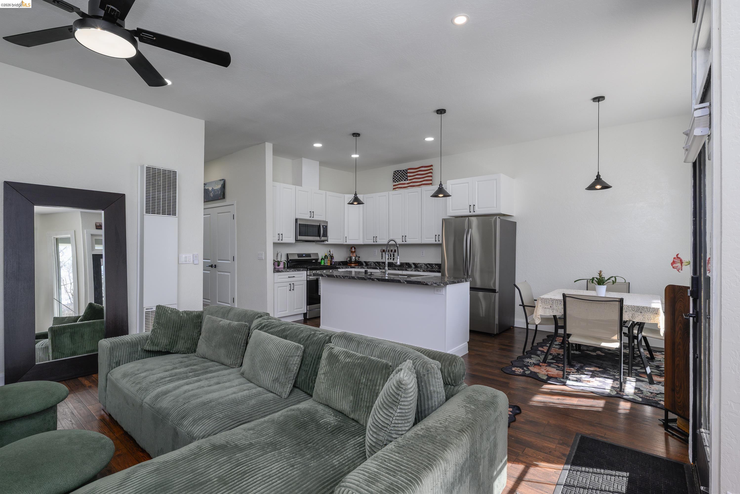 Detail Gallery Image 6 of 32 For 18370 Bay Ave, Tuolumne,  CA 95379 - 2 Beds | 2 Baths