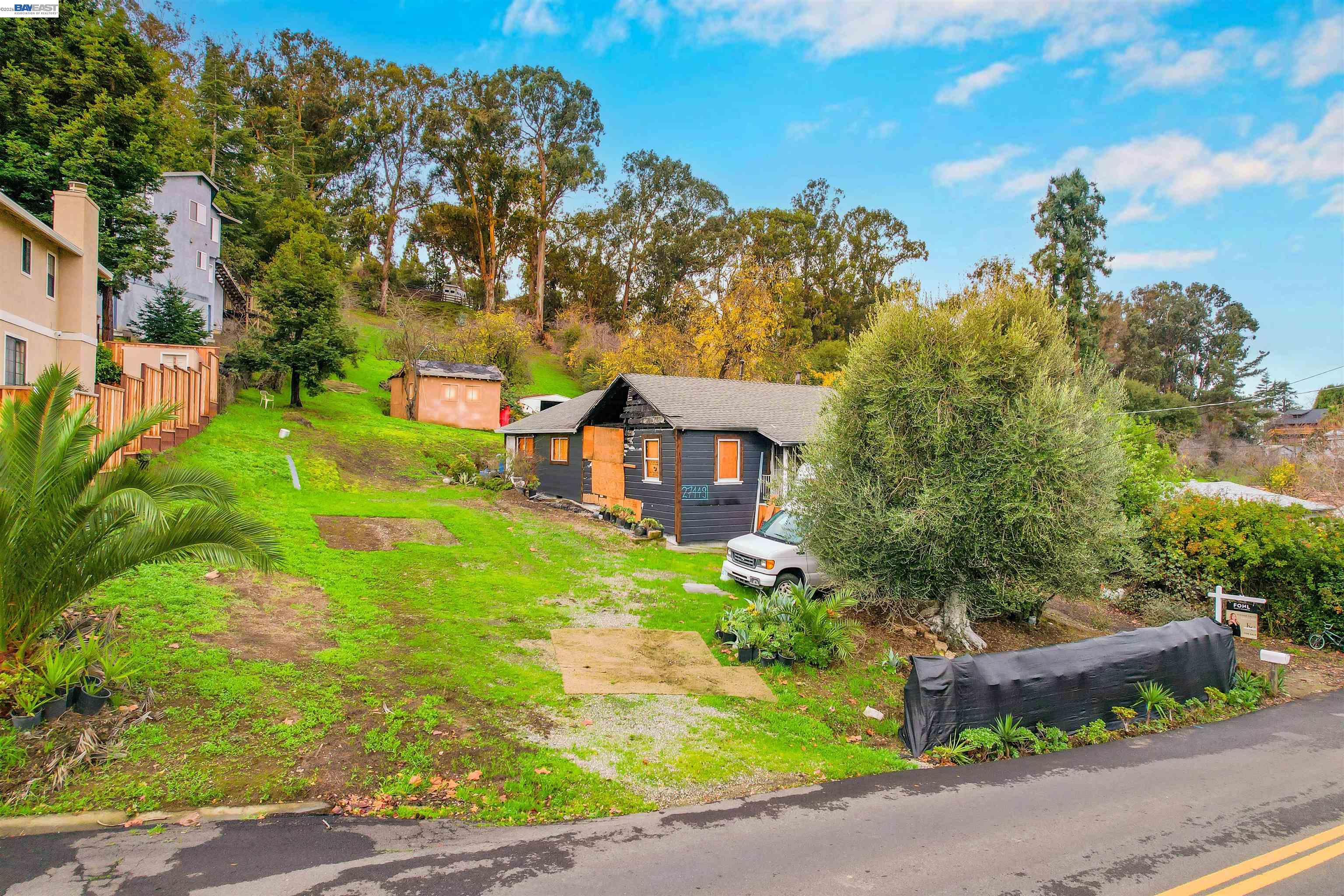 Detail Gallery Image 2 of 30 For 27449 Dobbel Ave, Hayward,  CA 94542 - 4 Beds | 2 Baths