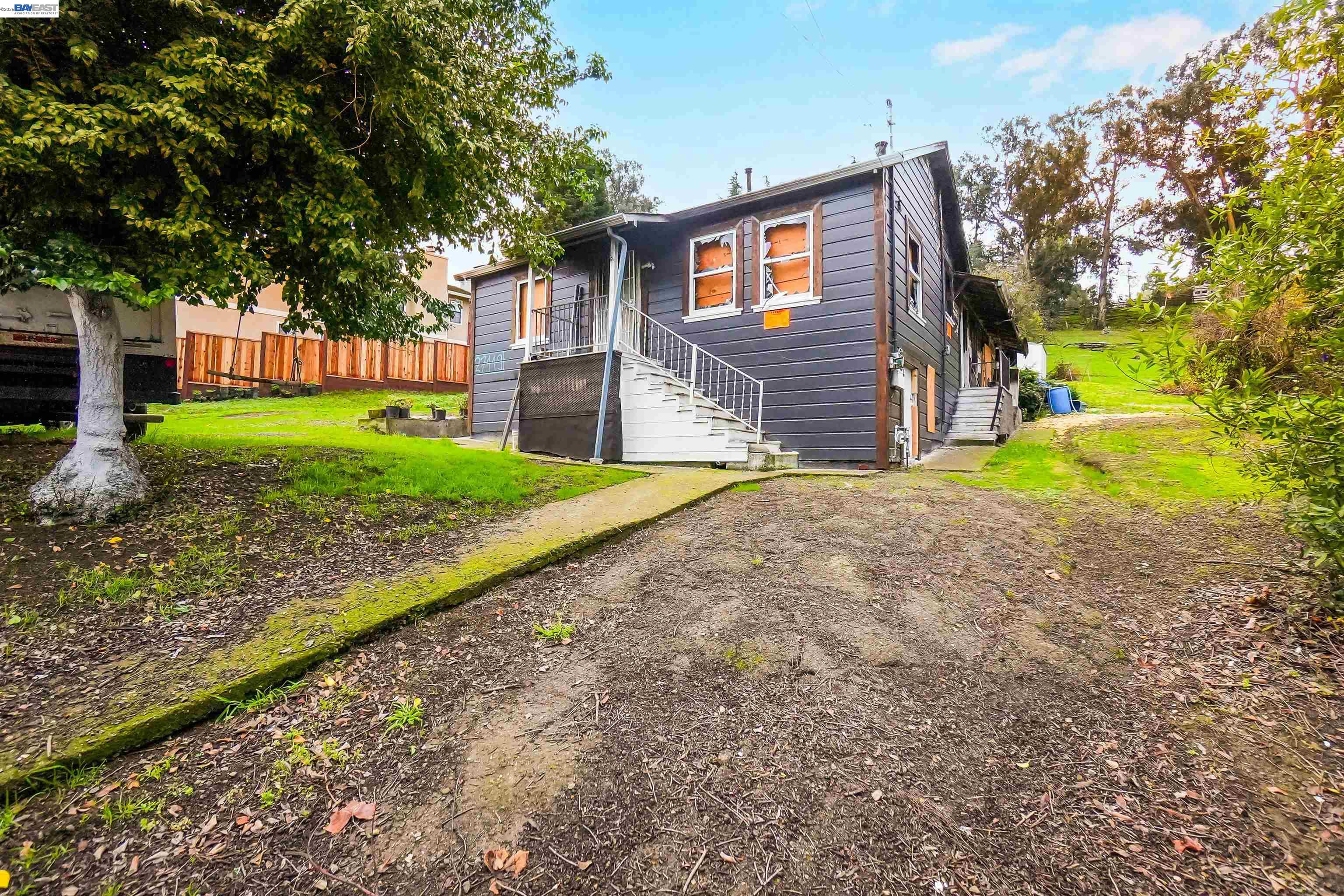 Detail Gallery Image 5 of 30 For 27449 Dobbel Ave, Hayward,  CA 94542 - 4 Beds | 2 Baths