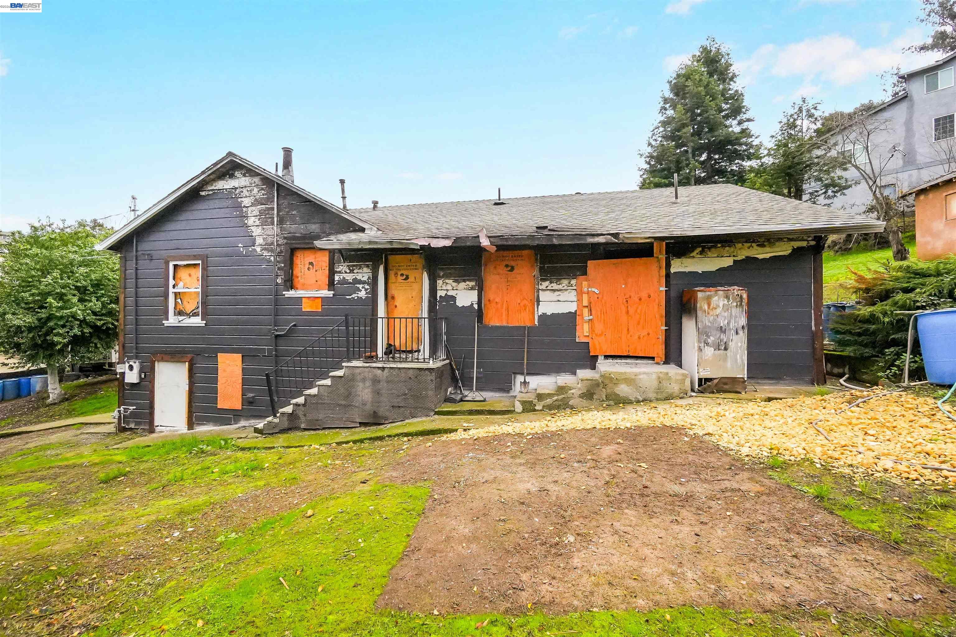 Detail Gallery Image 7 of 30 For 27449 Dobbel Ave, Hayward,  CA 94542 - 4 Beds | 2 Baths