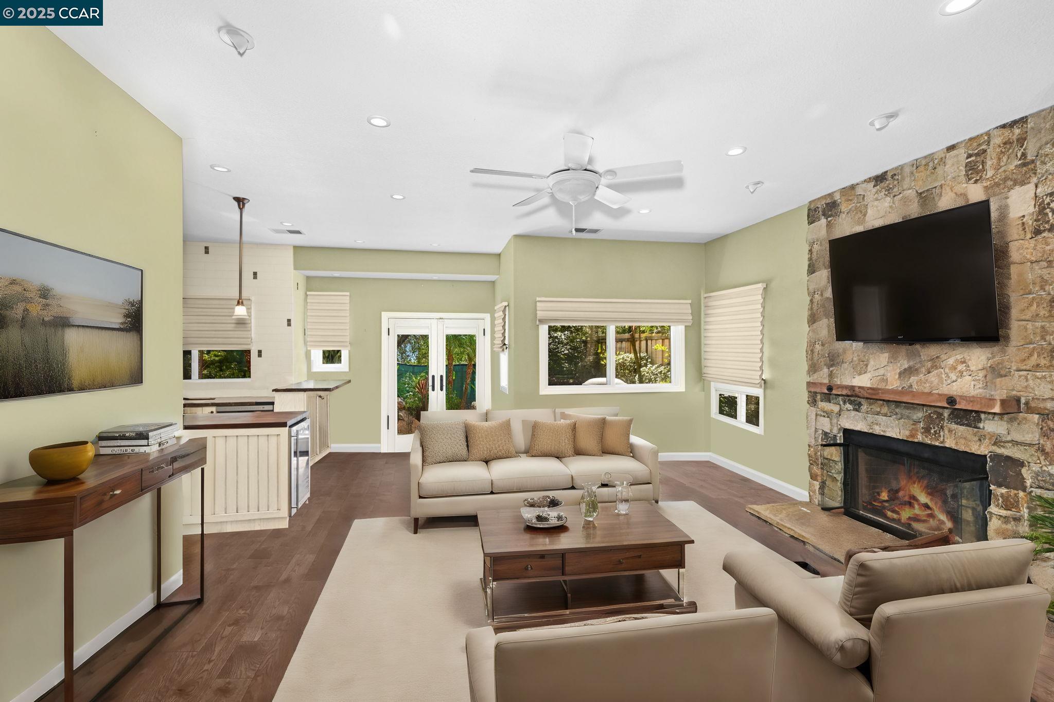 Detail Gallery Image 15 of 42 For 5233 Boulder Ct, Concord,  CA 94521 - 5 Beds | 3 Baths