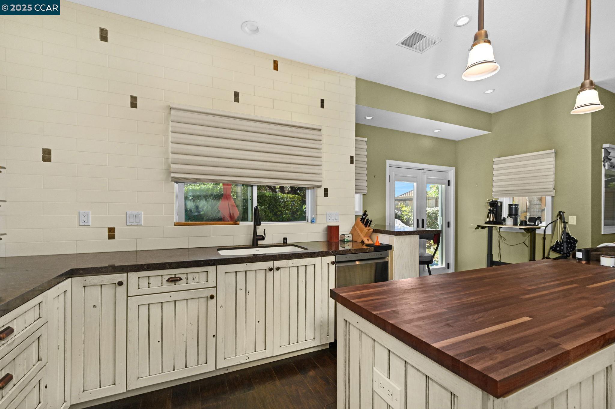 Detail Gallery Image 19 of 42 For 5233 Boulder Ct, Concord,  CA 94521 - 5 Beds | 3 Baths