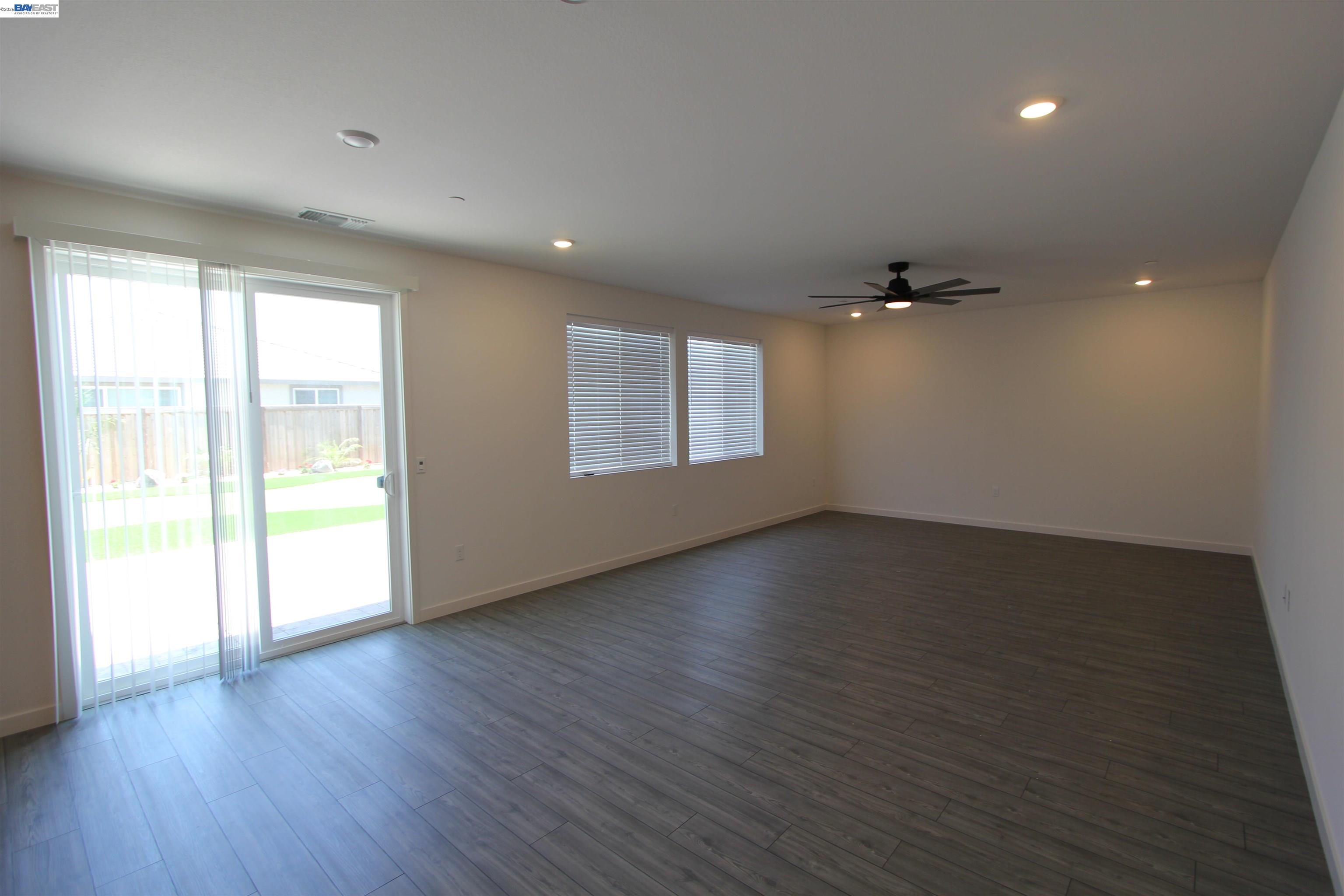 Detail Gallery Image 8 of 27 For 1008 Osprey Dr, Lathrop,  CA 95330 - 5 Beds | 3 Baths