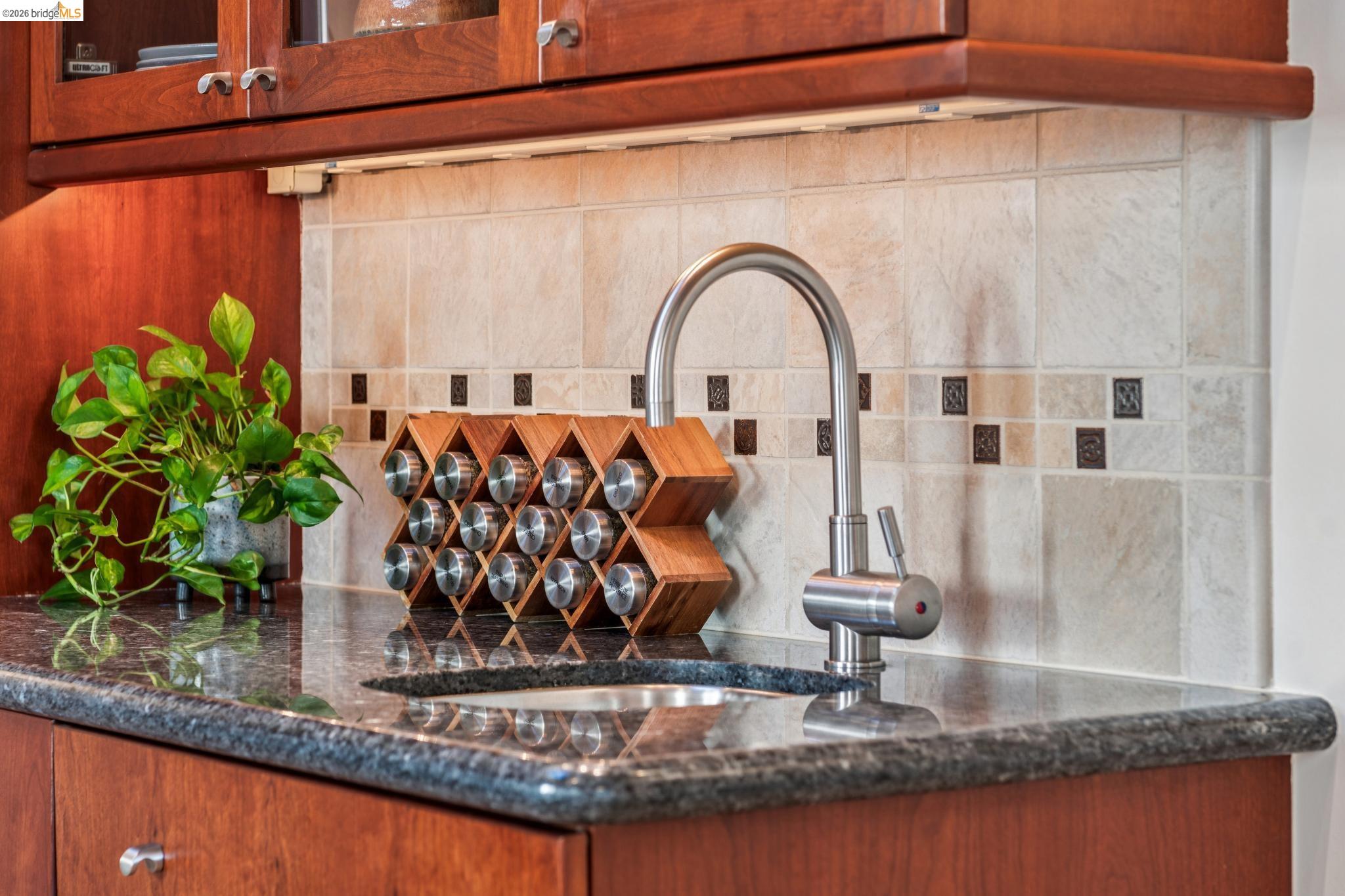 Detail Gallery Image 16 of 43 For 105 Arlington Ave, Kensington,  CA 94707 - 3 Beds | 2 Baths