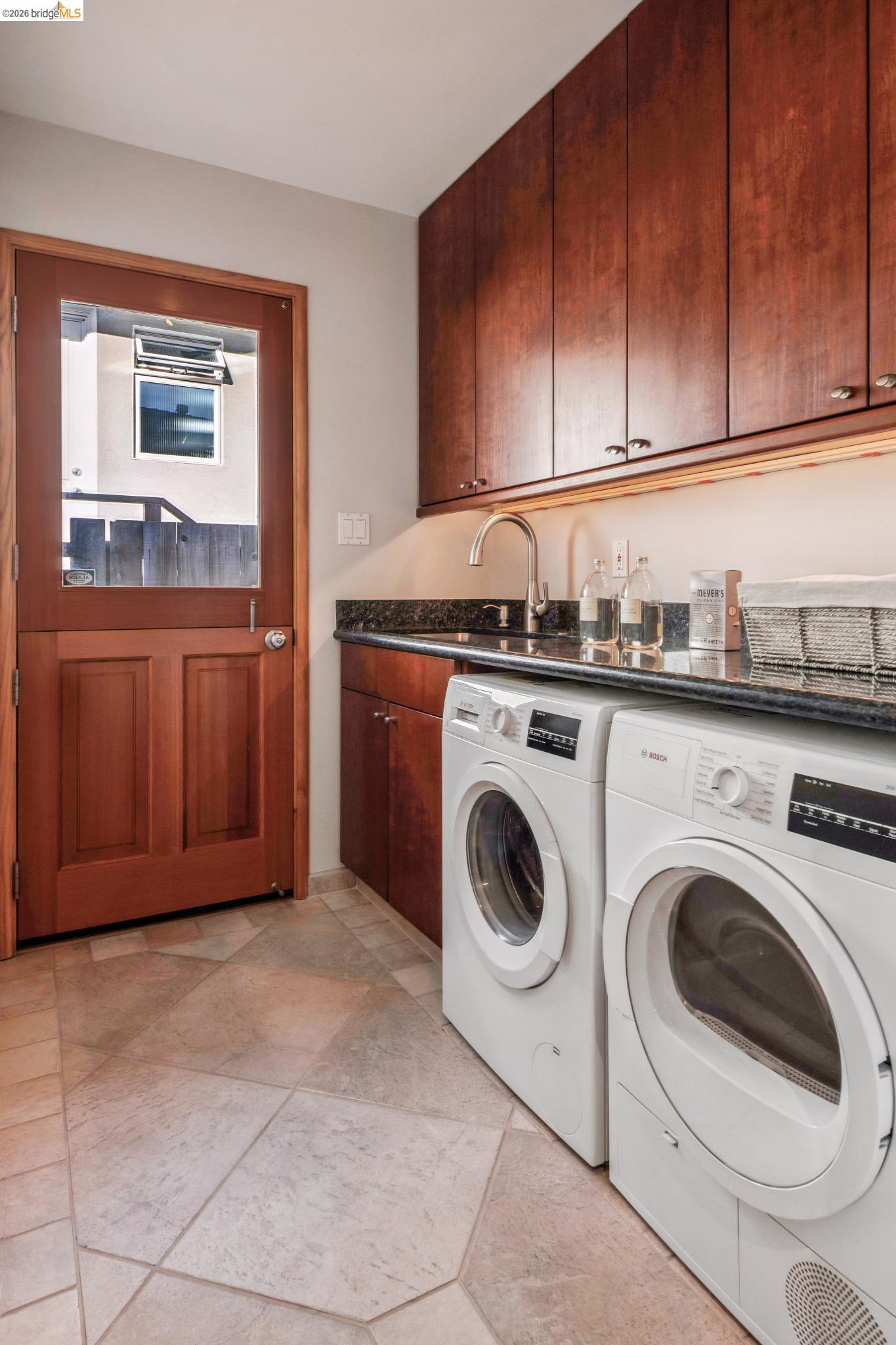 Detail Gallery Image 19 of 43 For 105 Arlington Ave, Kensington,  CA 94707 - 3 Beds | 2 Baths