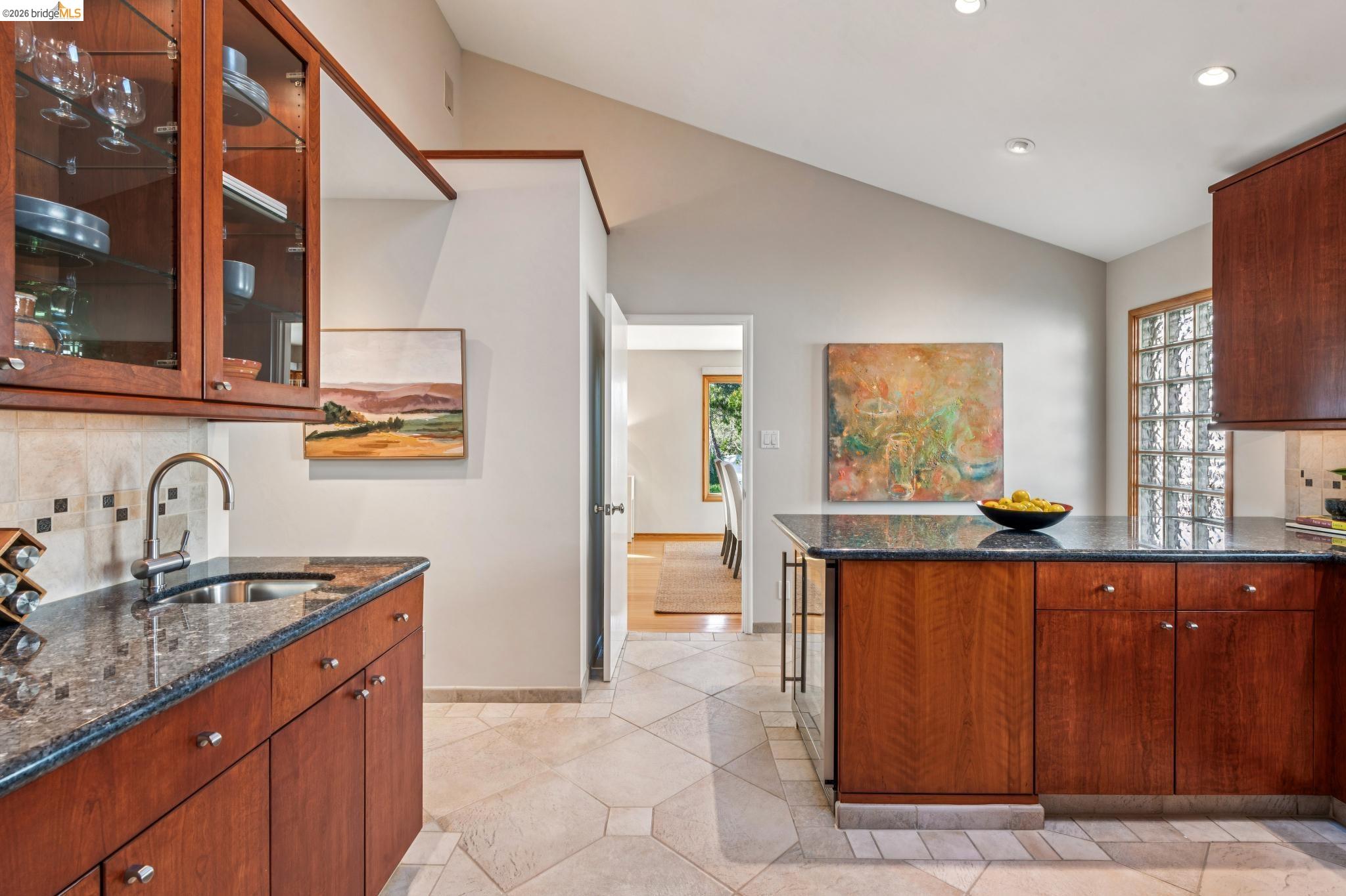 Detail Gallery Image 20 of 43 For 105 Arlington Ave, Kensington,  CA 94707 - 3 Beds | 2 Baths