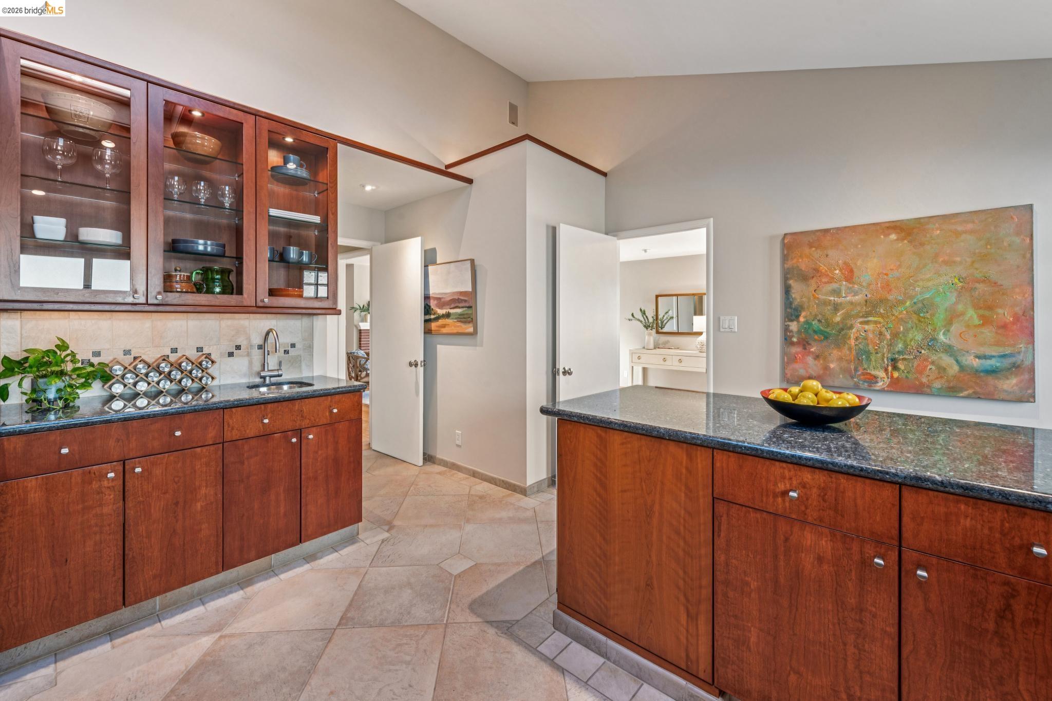 Detail Gallery Image 21 of 43 For 105 Arlington Ave, Kensington,  CA 94707 - 3 Beds | 2 Baths