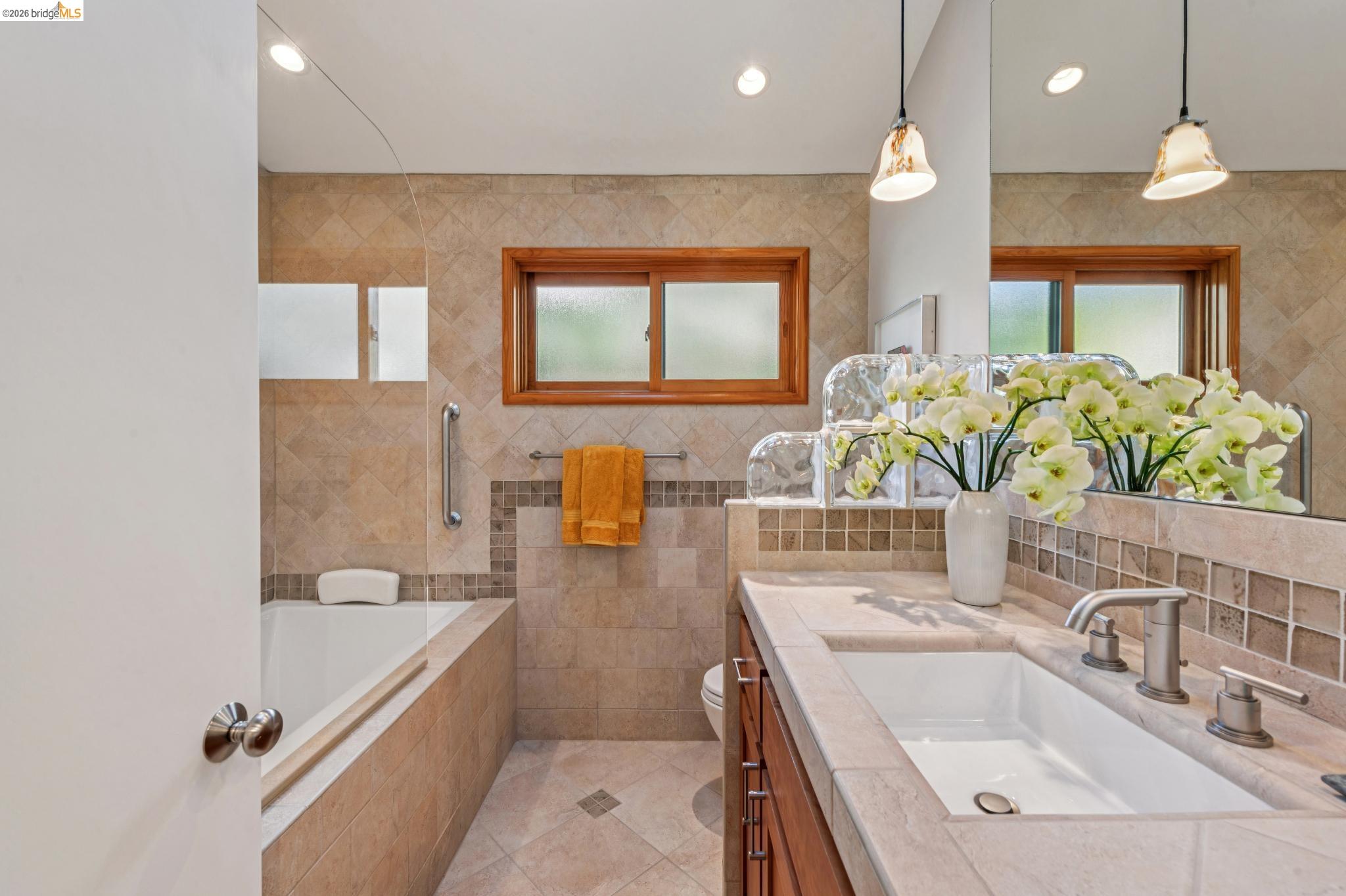 Detail Gallery Image 24 of 43 For 105 Arlington Ave, Kensington,  CA 94707 - 3 Beds | 2 Baths