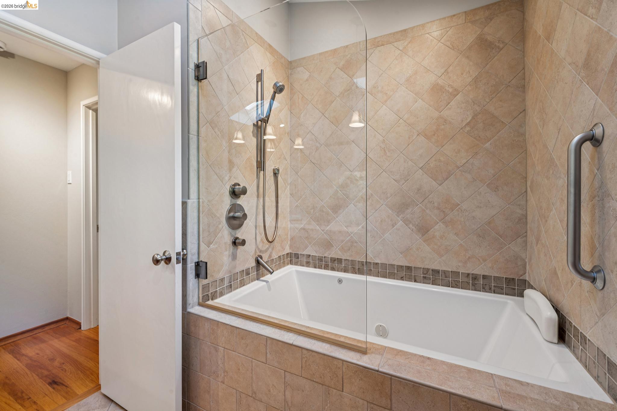 Detail Gallery Image 26 of 43 For 105 Arlington Ave, Kensington,  CA 94707 - 3 Beds | 2 Baths
