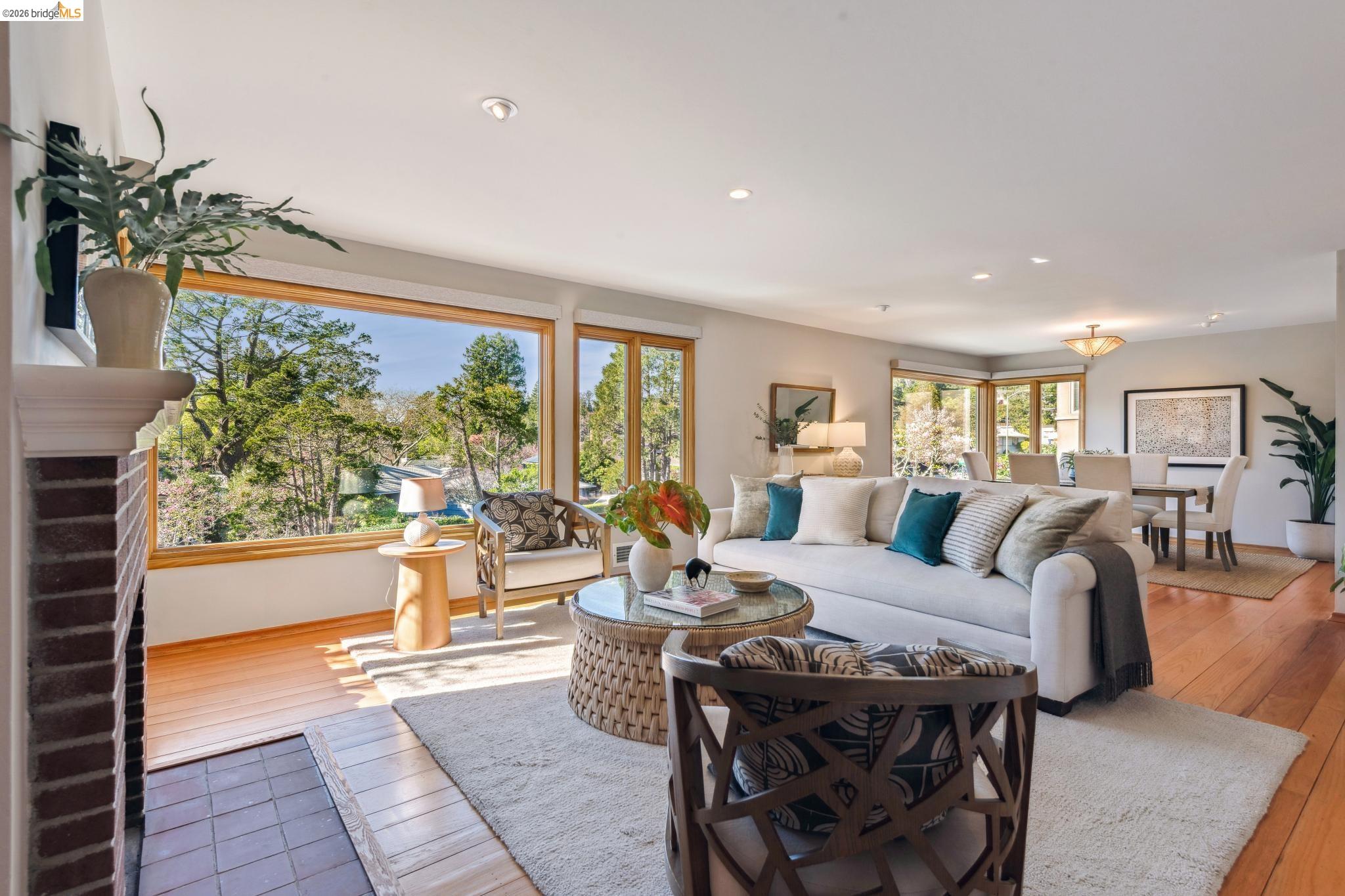 Detail Gallery Image 4 of 43 For 105 Arlington Ave, Kensington,  CA 94707 - 3 Beds | 2 Baths