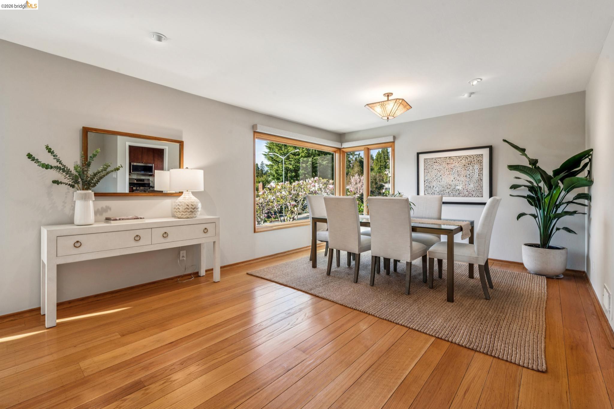 Detail Gallery Image 8 of 43 For 105 Arlington Ave, Kensington,  CA 94707 - 3 Beds | 2 Baths