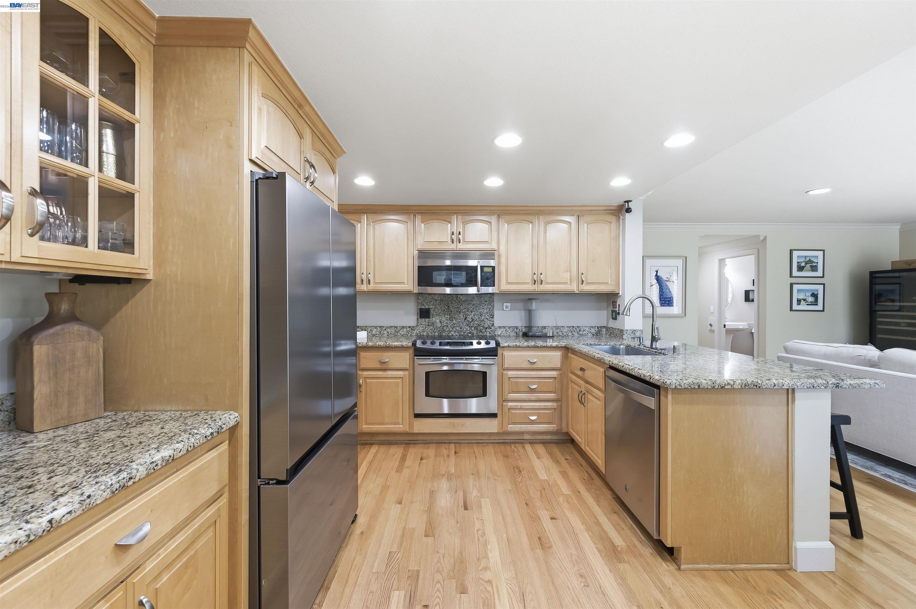 Detail Gallery Image 14 of 49 For 7358 Elmwood Cir, Pleasanton,  CA 94588 - 3 Beds | 2/1 Baths