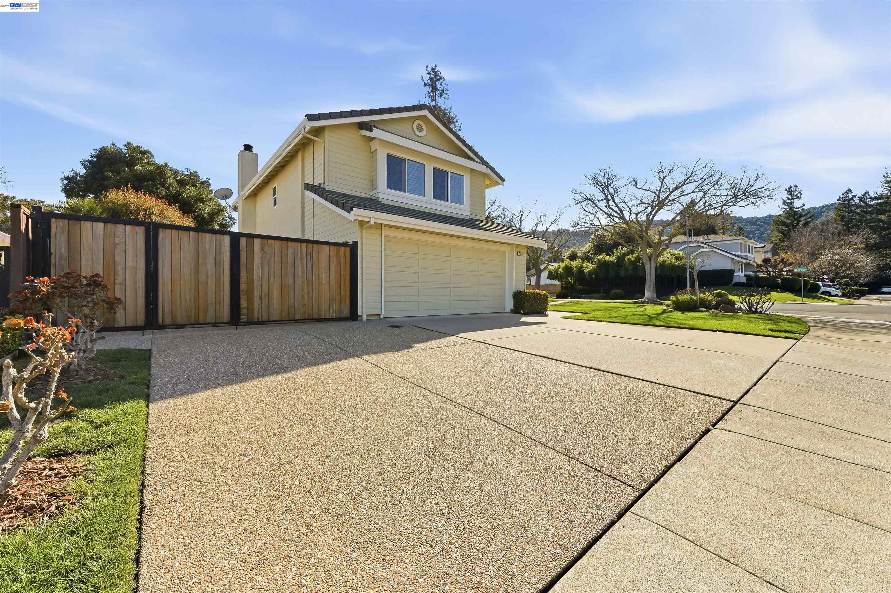 Detail Gallery Image 4 of 49 For 7358 Elmwood Cir, Pleasanton,  CA 94588 - 3 Beds | 2/1 Baths