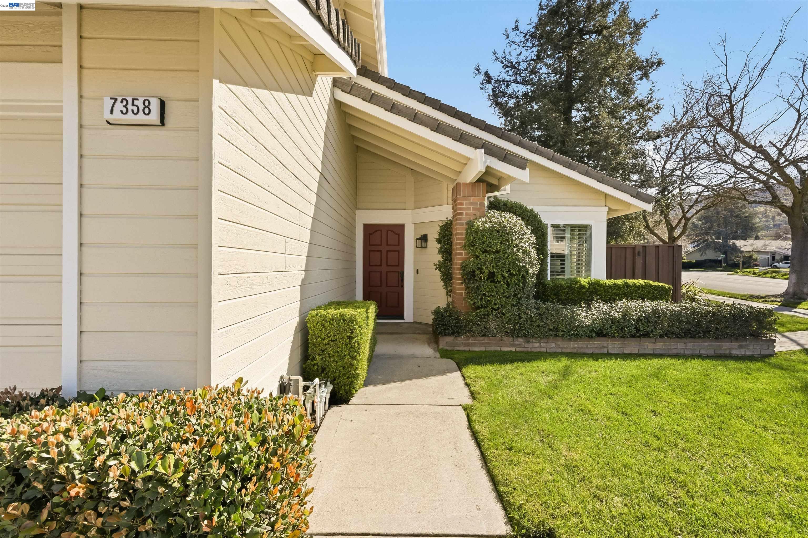 Detail Gallery Image 6 of 49 For 7358 Elmwood Cir, Pleasanton,  CA 94588 - 3 Beds | 2/1 Baths