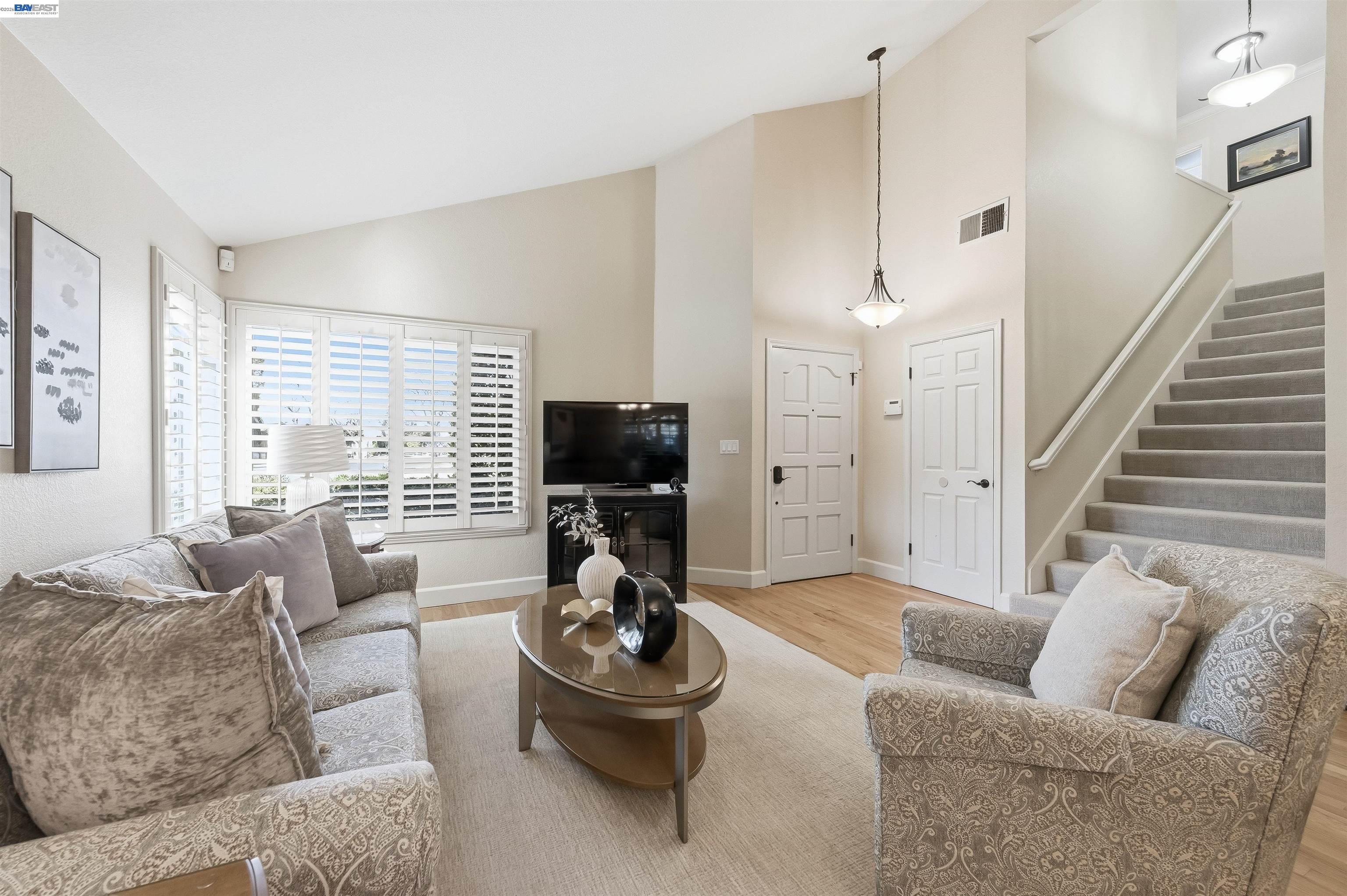 Detail Gallery Image 8 of 49 For 7358 Elmwood Cir, Pleasanton,  CA 94588 - 3 Beds | 2/1 Baths