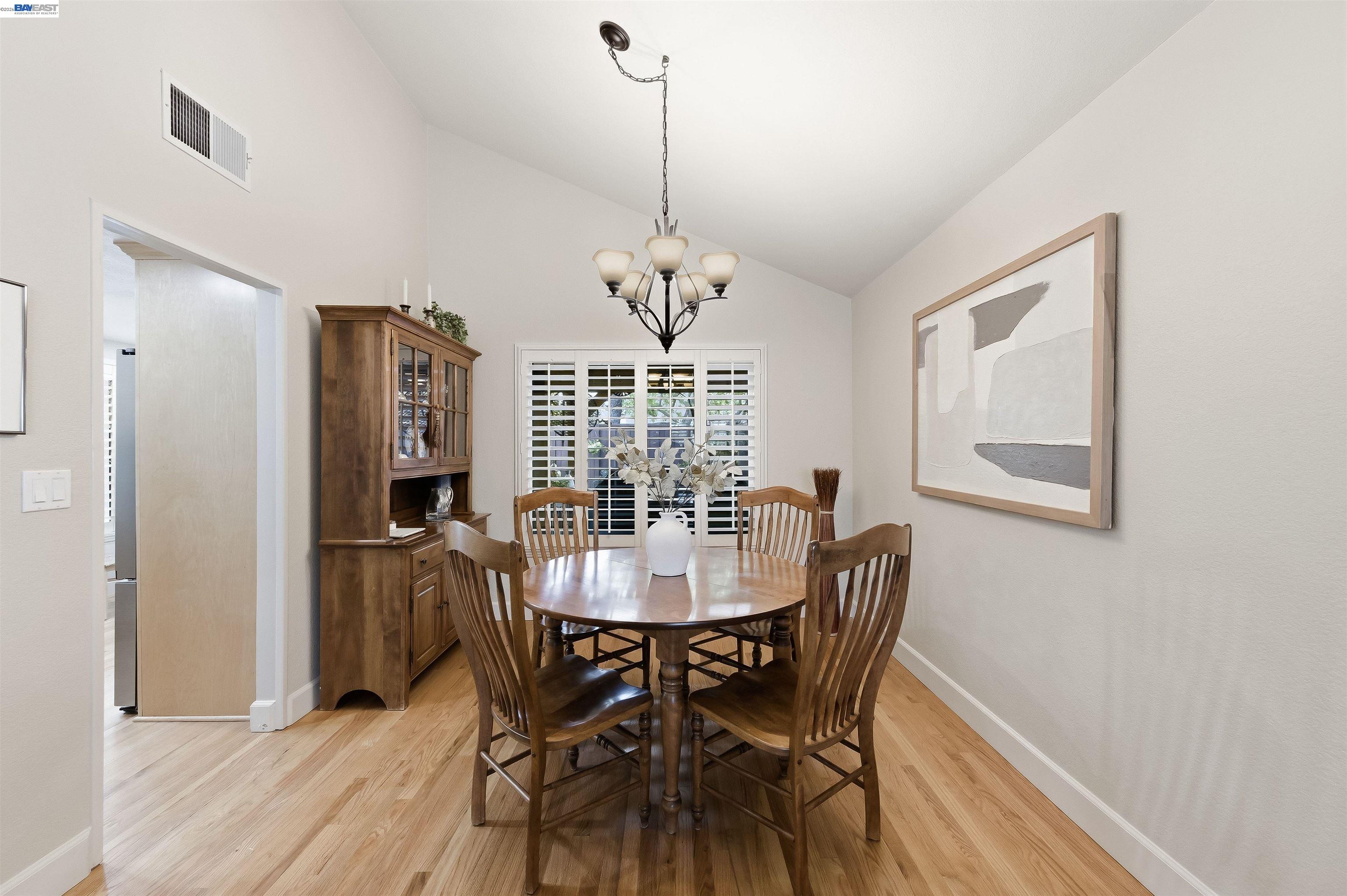 Detail Gallery Image 9 of 49 For 7358 Elmwood Cir, Pleasanton,  CA 94588 - 3 Beds | 2/1 Baths