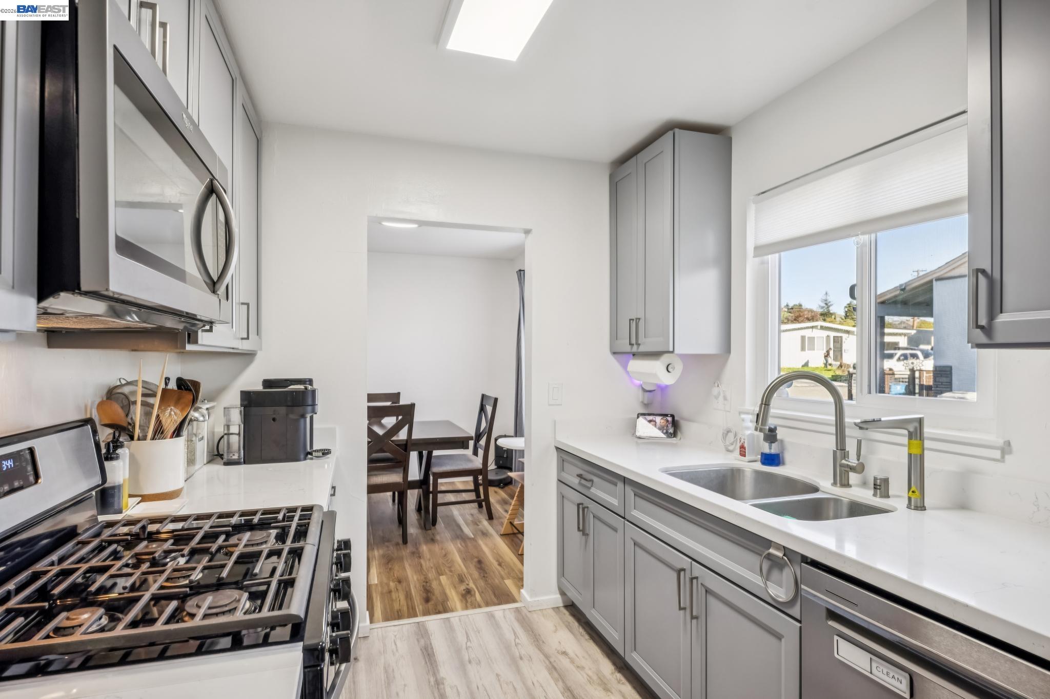 Detail Gallery Image 13 of 39 For 1321 Delwood St, Vallejo,  CA 94591 - 3 Beds | 1 Baths