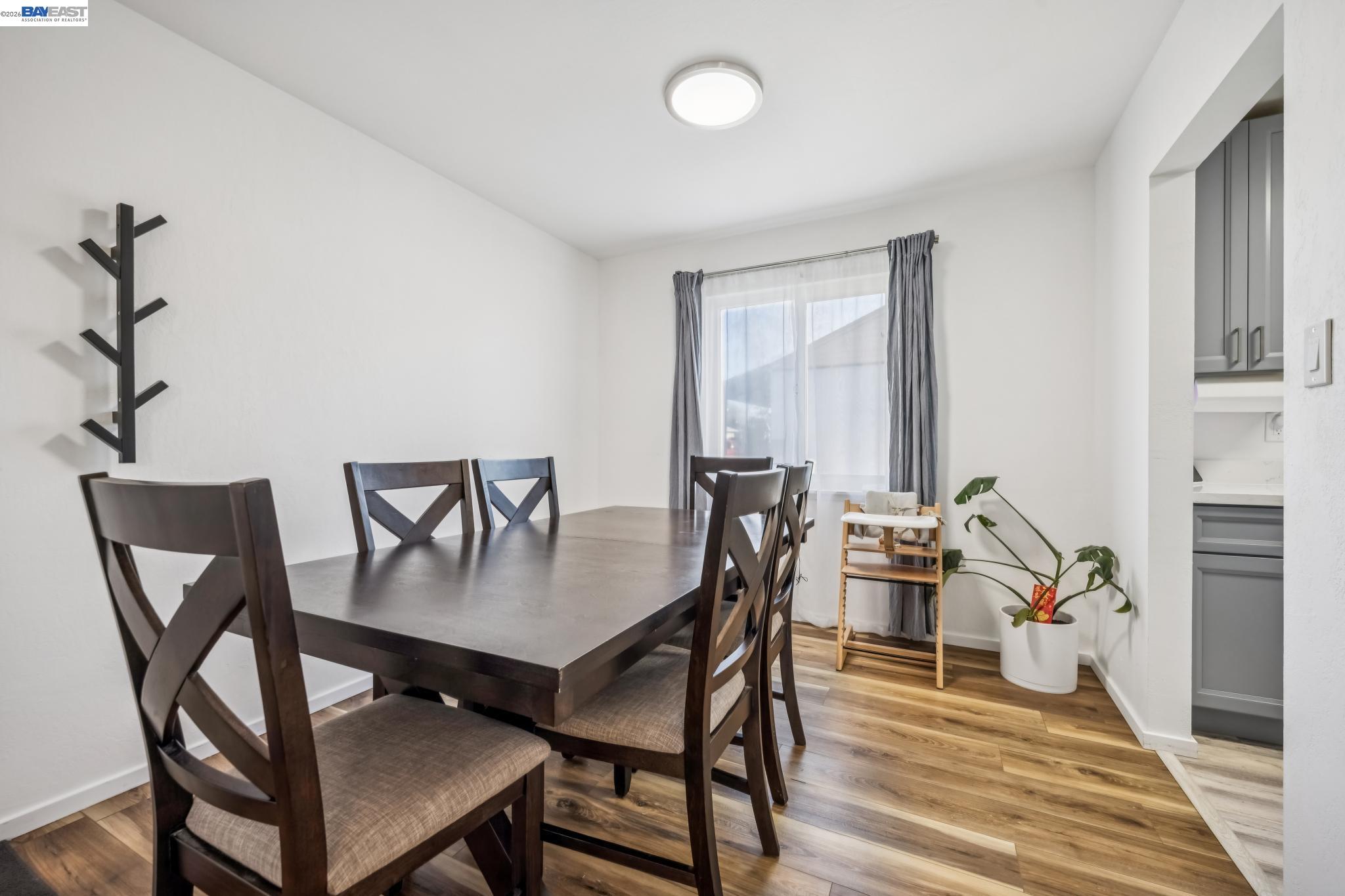 Detail Gallery Image 8 of 39 For 1321 Delwood St, Vallejo,  CA 94591 - 3 Beds | 1 Baths