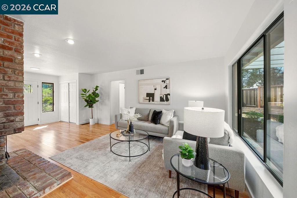 Detail Gallery Image 4 of 52 For 196 Wilkie Dr, Walnut Creek,  CA 94598 - 3 Beds | 2 Baths