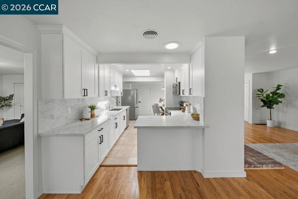 Detail Gallery Image 10 of 52 For 196 Wilkie Dr, Walnut Creek,  CA 94598 - 3 Beds | 2 Baths