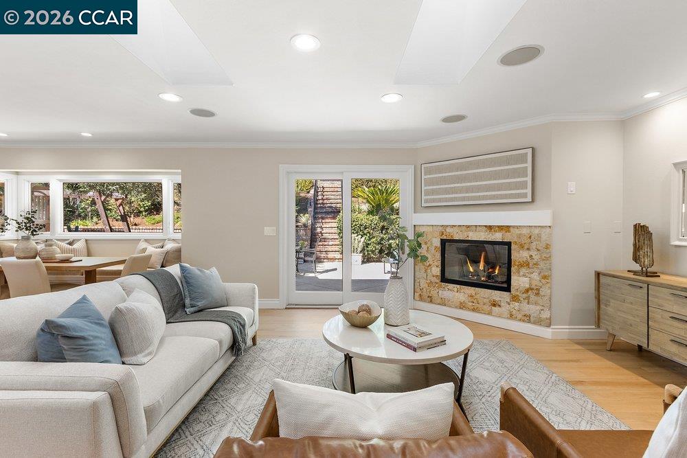 Detail Gallery Image 8 of 43 For 7 Whitehall Dr, Orinda,  CA 94563 - 3 Beds | 2 Baths