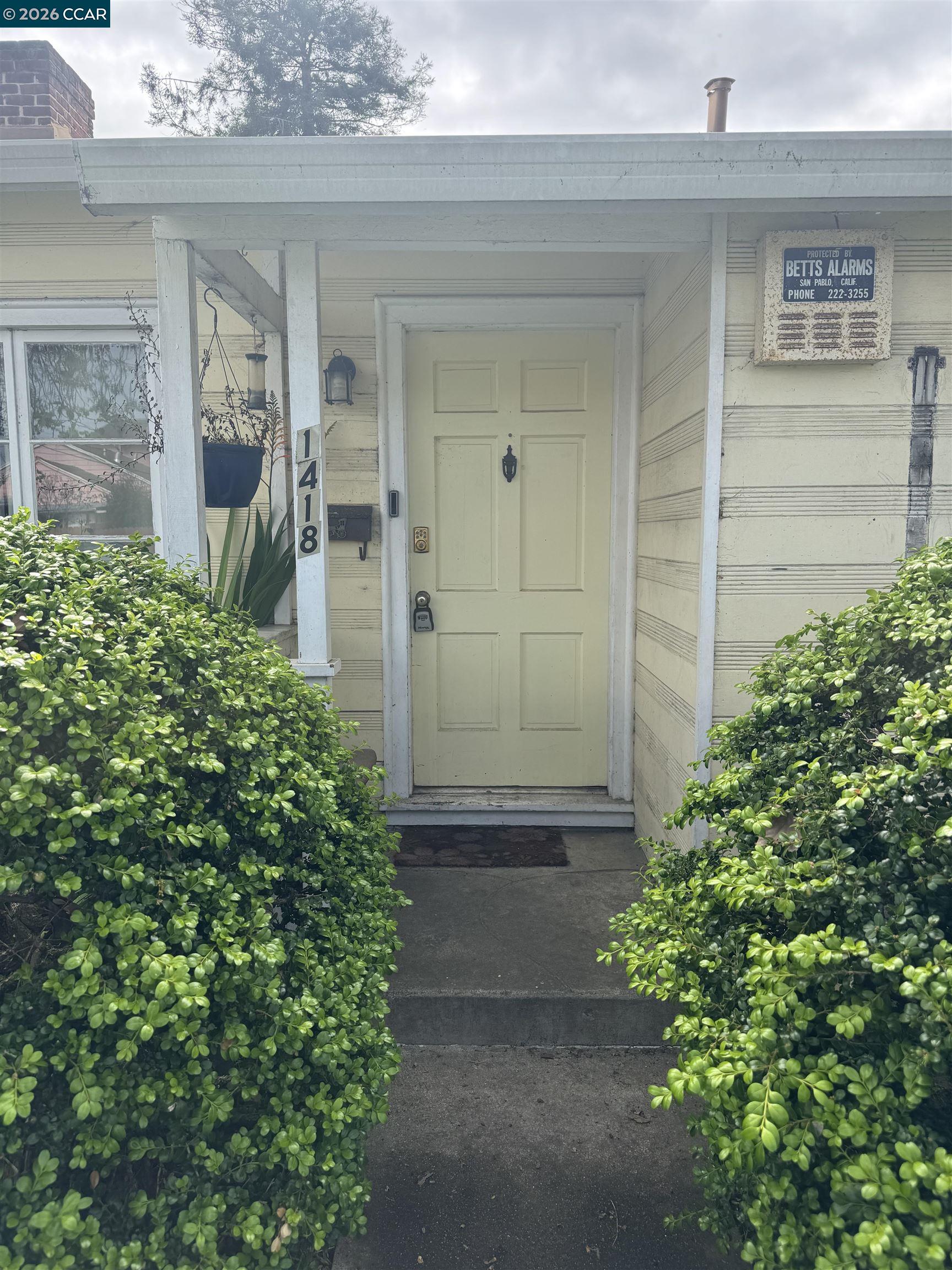 Detail Gallery Image 2 of 12 For 1418 Esmond Ave, Richmond,  CA 94801 - 2 Beds | 1 Baths