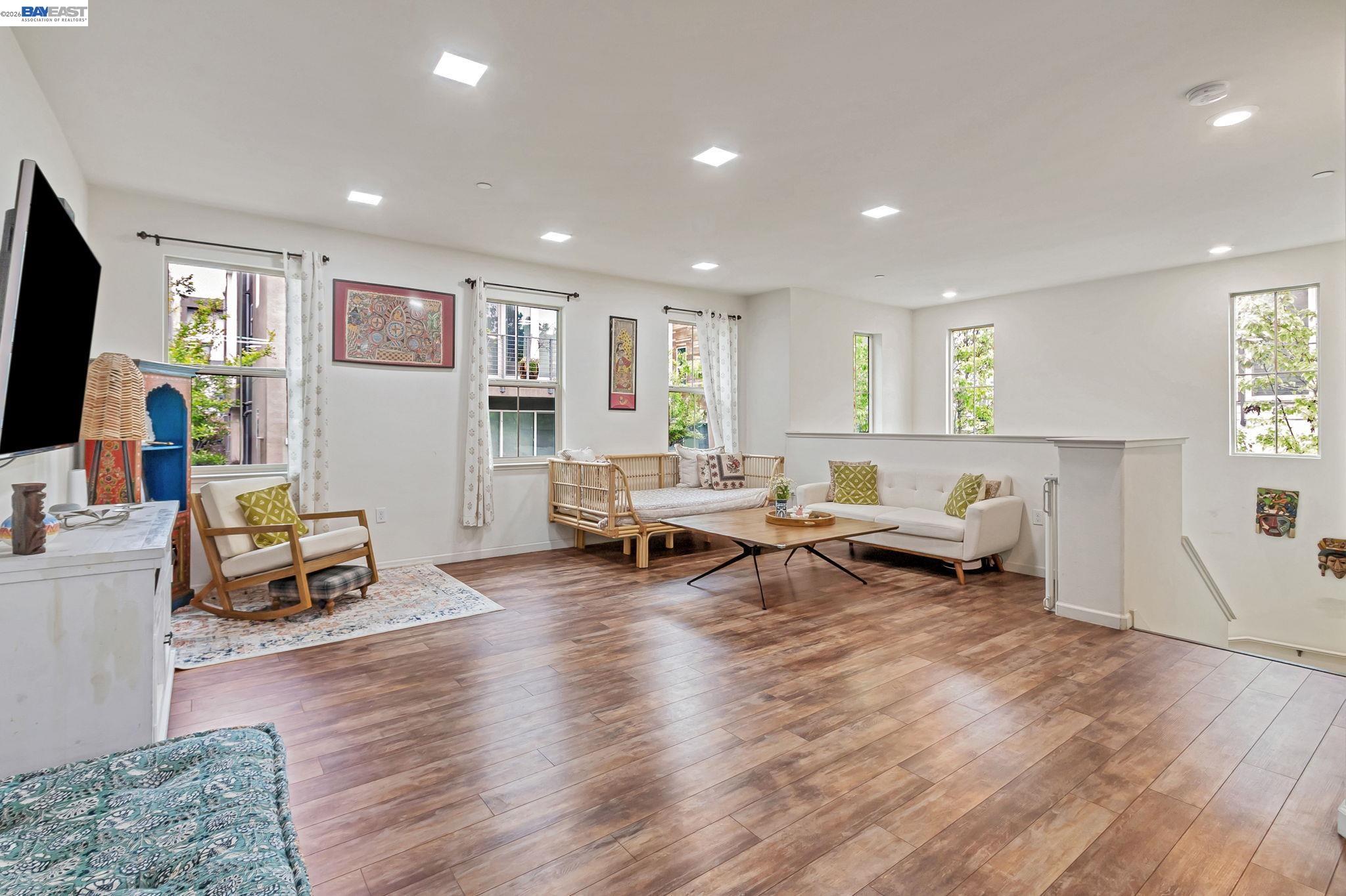 Detail Gallery Image 8 of 44 For 223 William Manly #1,  San Jose,  CA 95136 - 3 Beds | 3 Baths