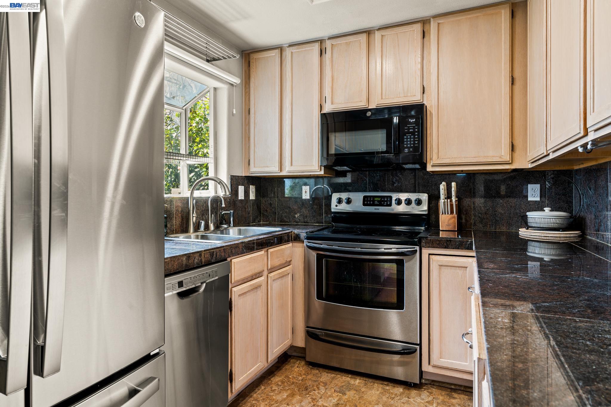 Detail Gallery Image 11 of 36 For 283 Esther Ave, Campbell,  CA 95008-1202 - 3 Beds | 3 Baths