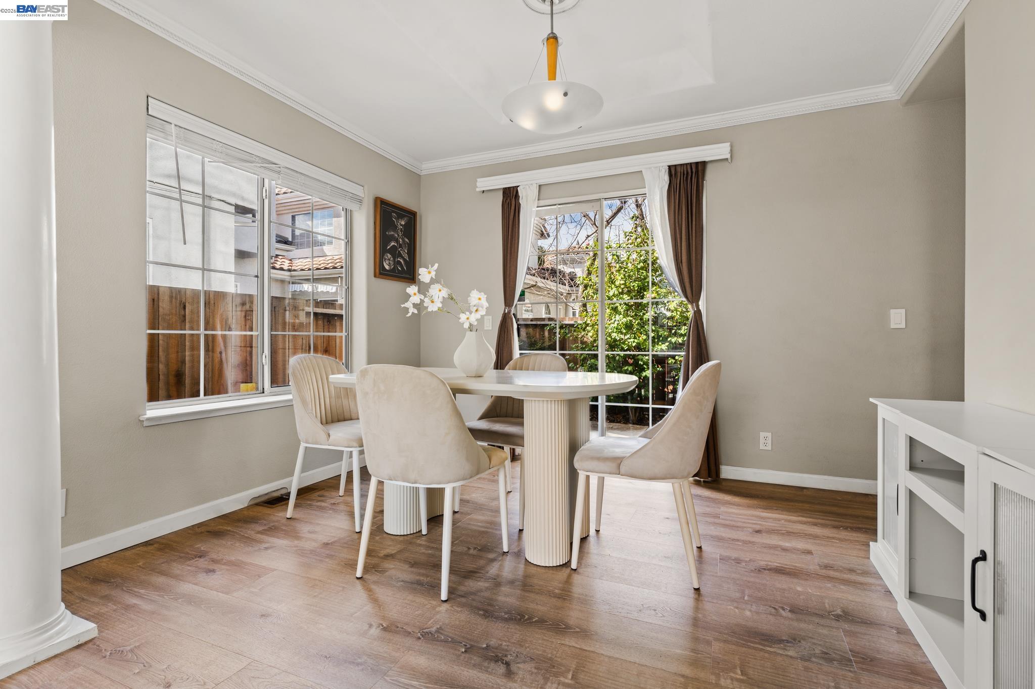 Detail Gallery Image 9 of 36 For 283 Esther Ave, Campbell,  CA 95008-1202 - 3 Beds | 3 Baths