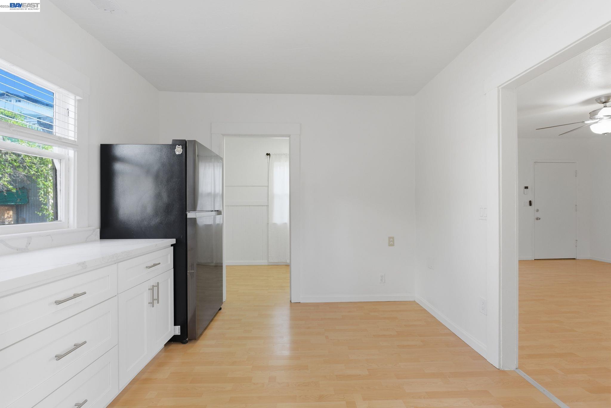 Detail Gallery Image 20 of 31 For 1839 Commerce Way, Oakland,  CA 94606 - 2 Beds | 1 Baths