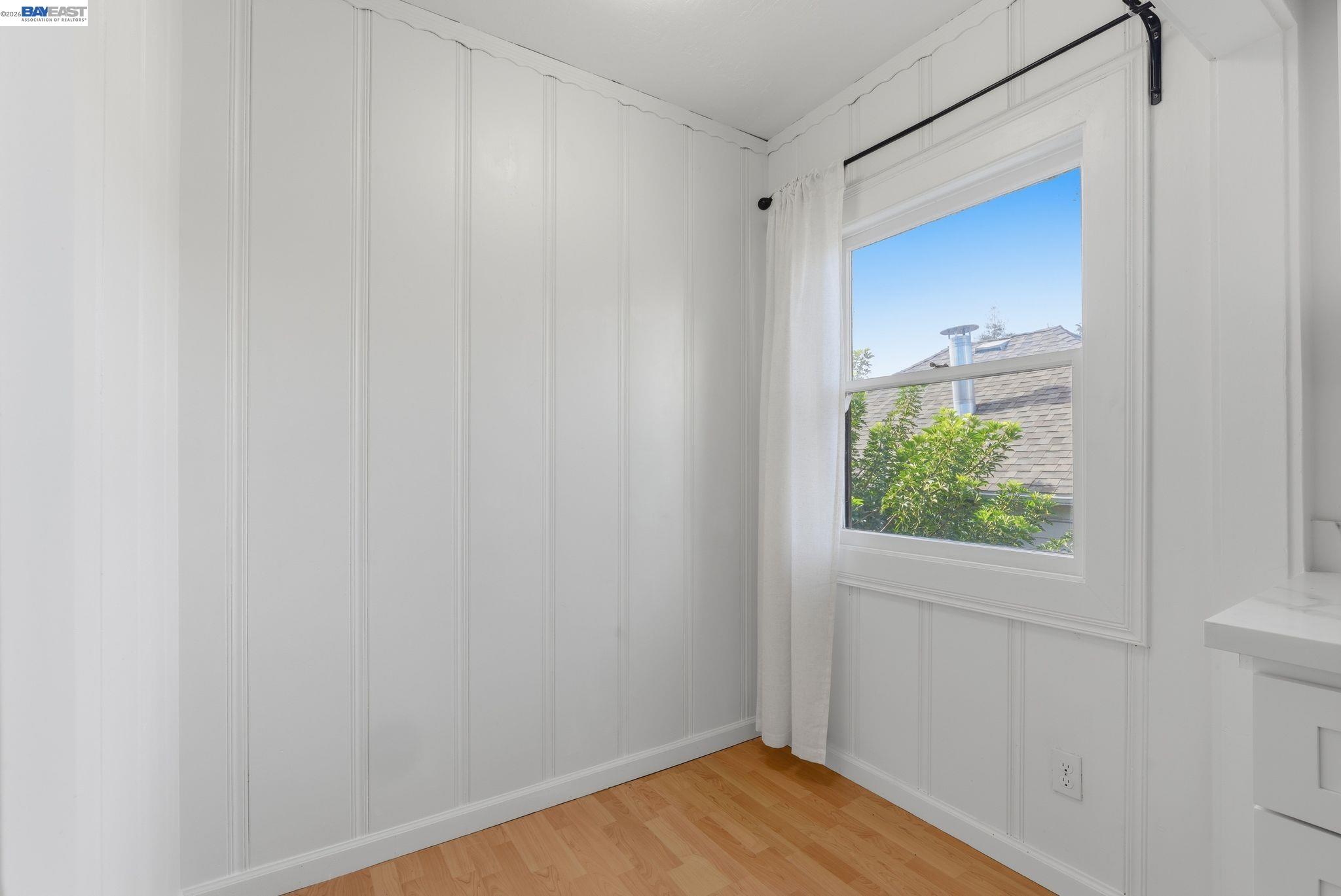 Detail Gallery Image 22 of 31 For 1839 Commerce Way, Oakland,  CA 94606 - 2 Beds | 1 Baths