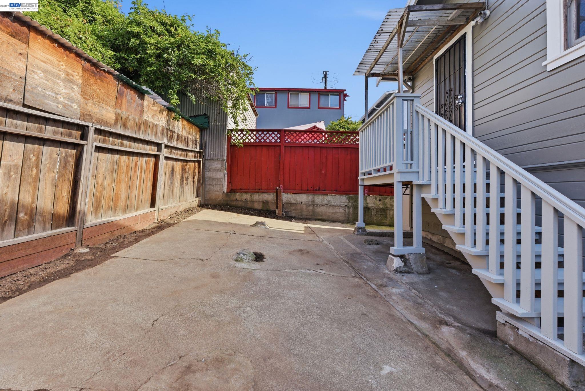 Detail Gallery Image 27 of 31 For 1839 Commerce Way, Oakland,  CA 94606 - 2 Beds | 1 Baths