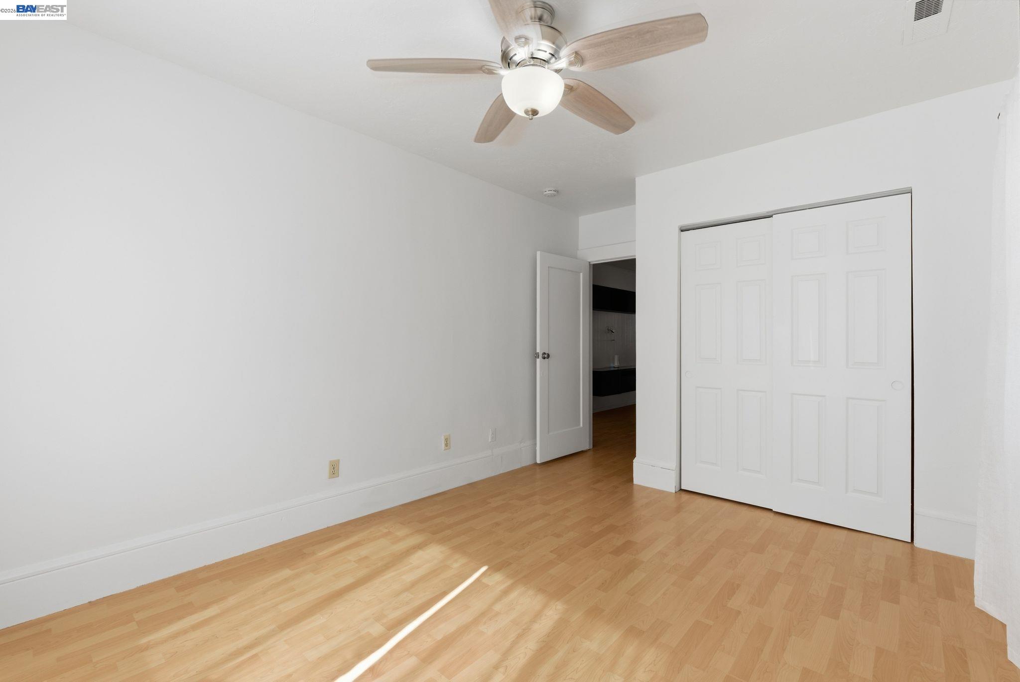 Detail Gallery Image 9 of 31 For 1839 Commerce Way, Oakland,  CA 94606 - 2 Beds | 1 Baths