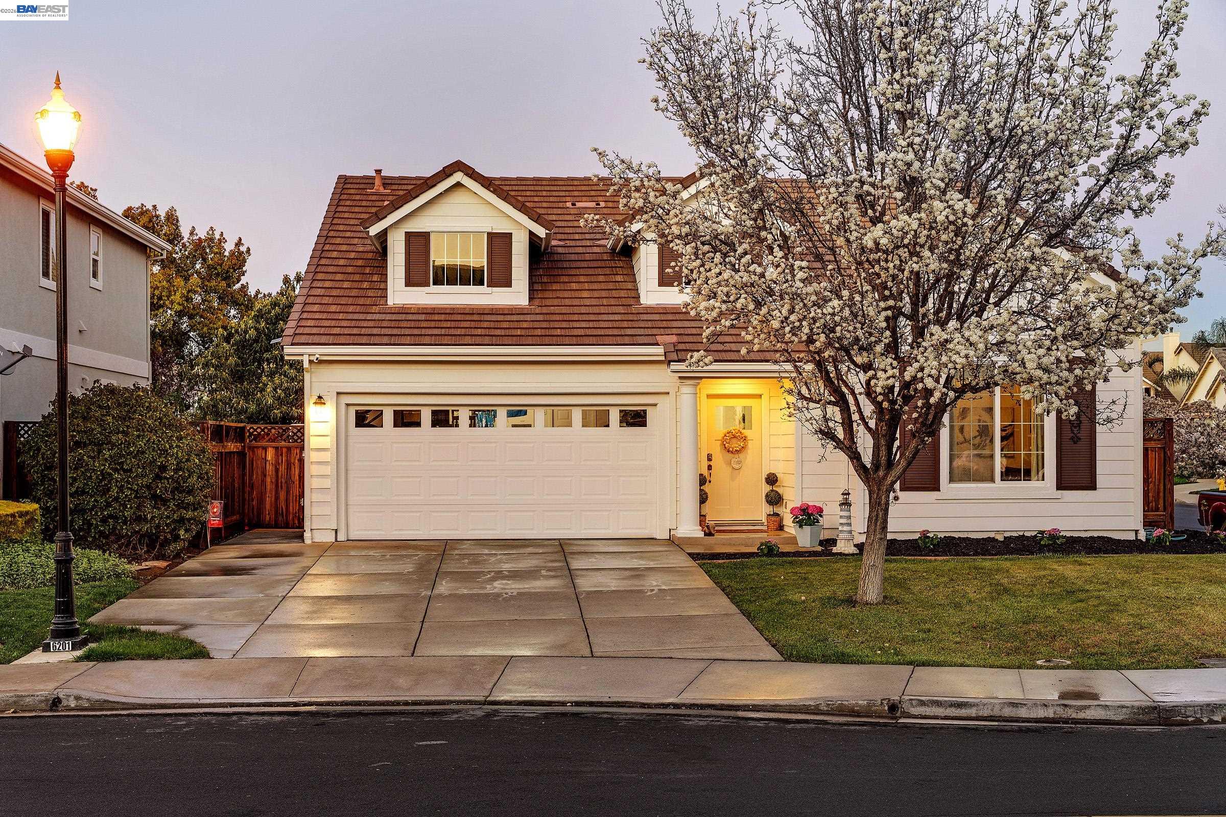 Detail Gallery Image 2 of 38 For 2608 Intrigue Ln, Brentwood,  CA 94513 - 3 Beds | 2 Baths