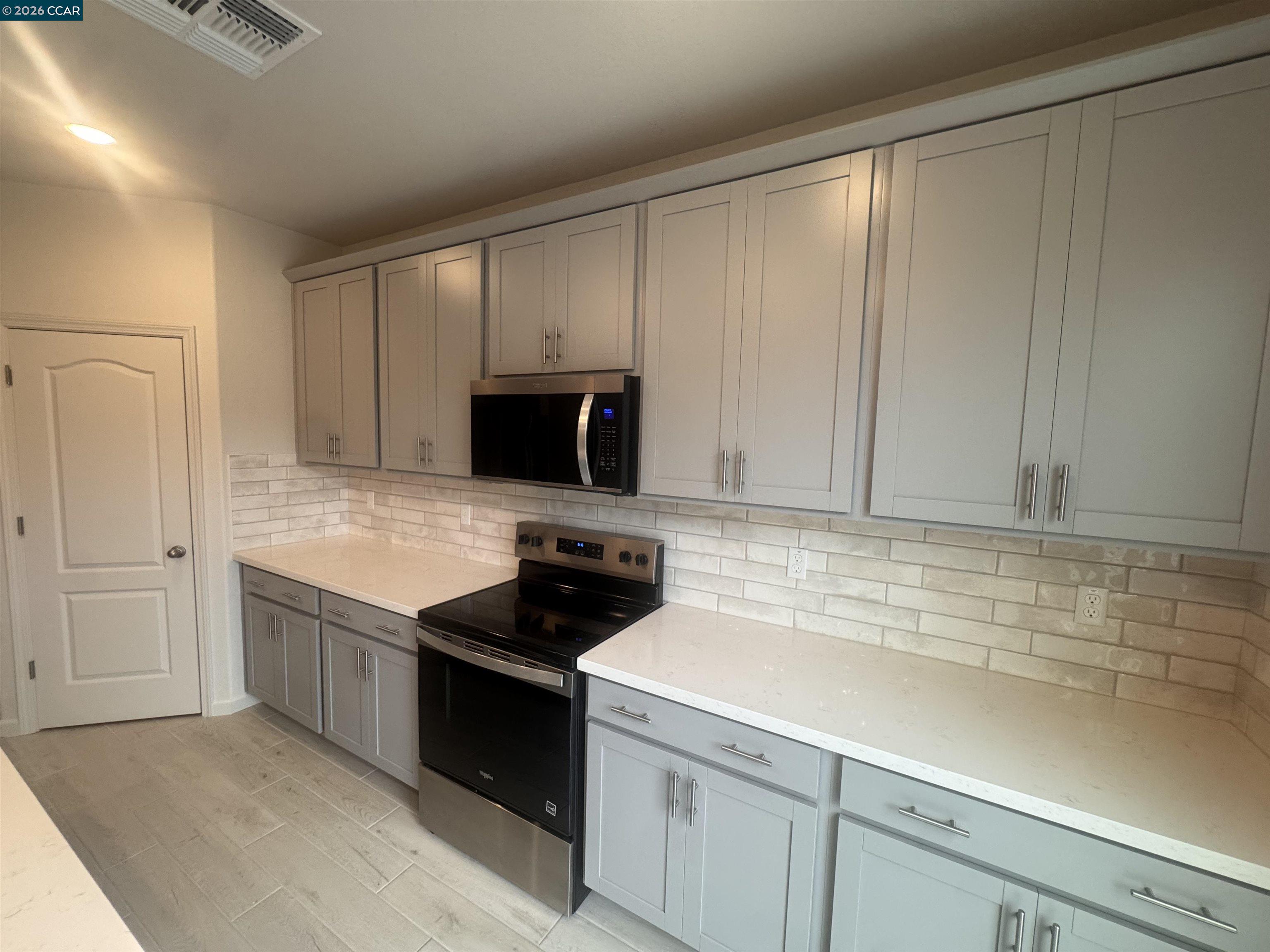 Detail Gallery Image 5 of 35 For 4202 Markovich Court, Richmond,  CA 94806 - 4 Beds | 3 Baths