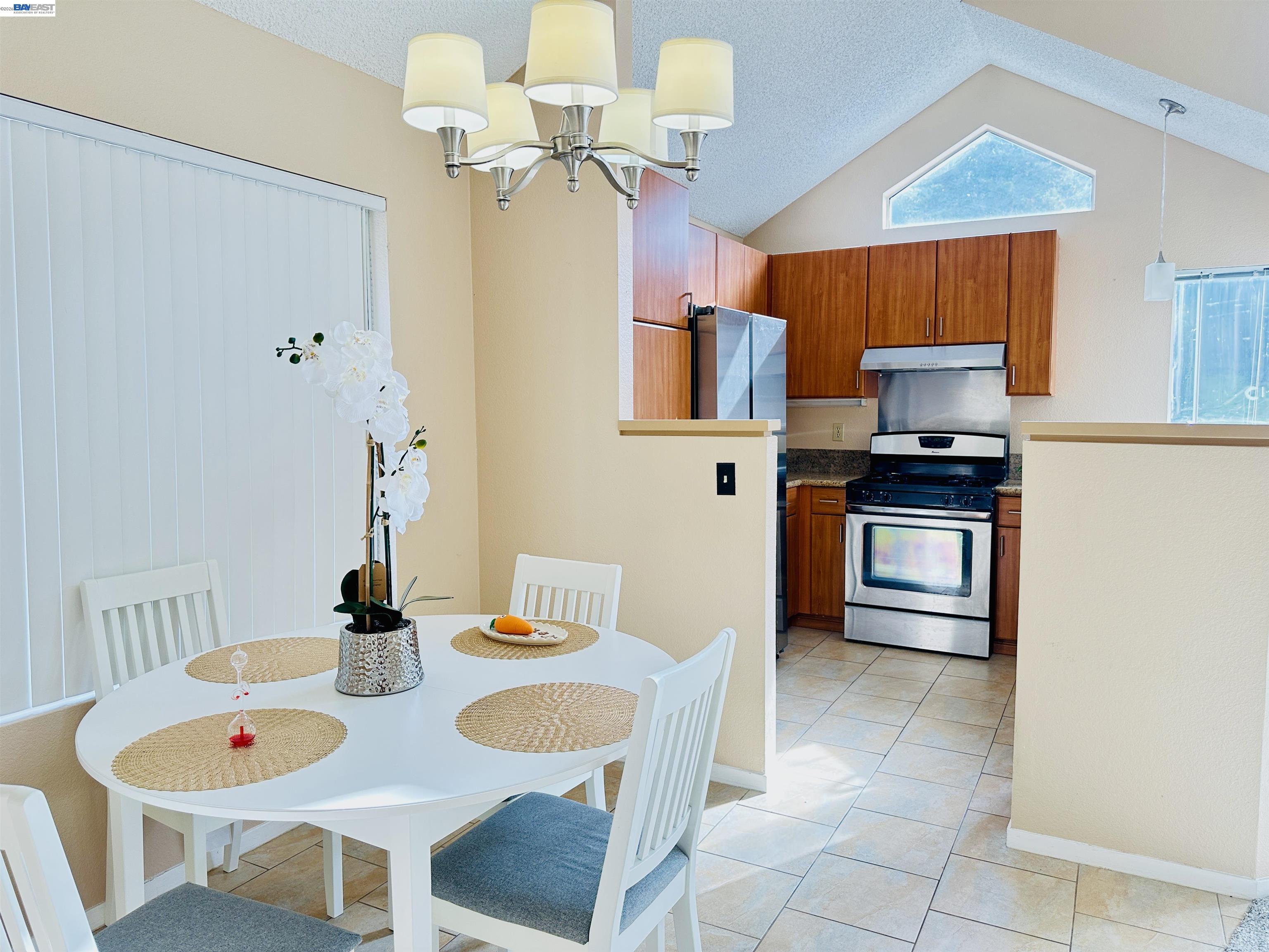 Detail Gallery Image 15 of 38 For 161 Seaway Ct, Hercules,  CA 94547 - 2 Beds | 2 Baths