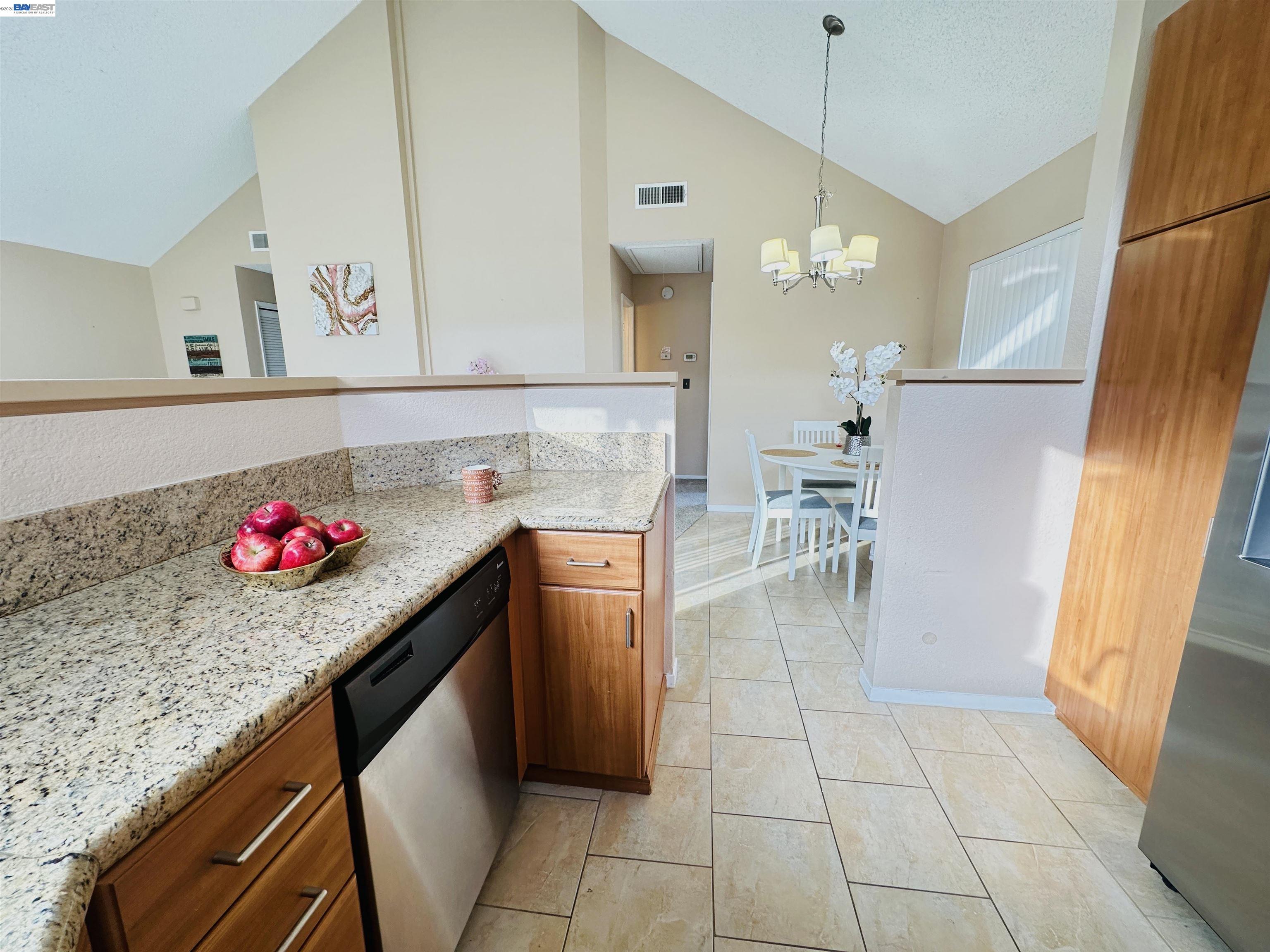 Detail Gallery Image 19 of 38 For 161 Seaway Ct, Hercules,  CA 94547 - 2 Beds | 2 Baths