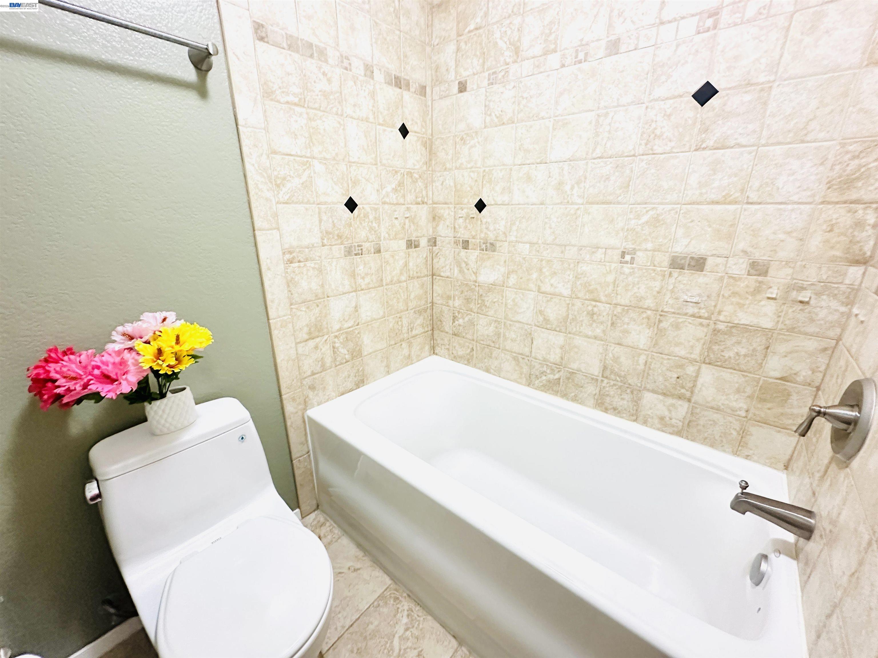 Detail Gallery Image 23 of 38 For 161 Seaway Ct, Hercules,  CA 94547 - 2 Beds | 2 Baths