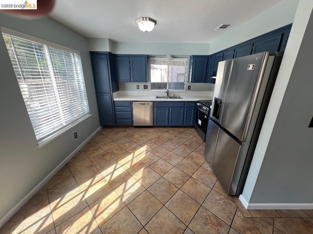 Detail Gallery Image 3 of 15 For 4525 Waterford Way, Oakley,  CA 94561 - 4 Beds | 2/1 Baths