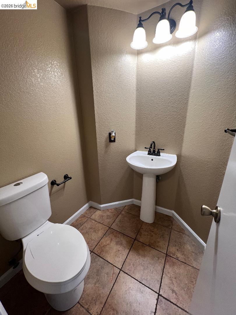 Detail Gallery Image 8 of 15 For 4525 Waterford Way, Oakley,  CA 94561 - 4 Beds | 2/1 Baths