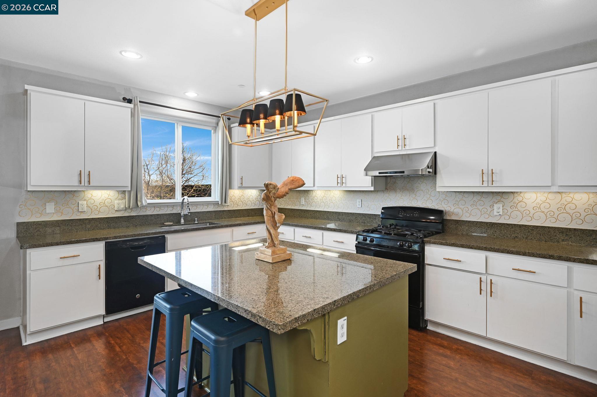 Detail Gallery Image 11 of 41 For 130 Savona Way, Bay Point,  CA 94565 - 4 Beds | 2/1 Baths