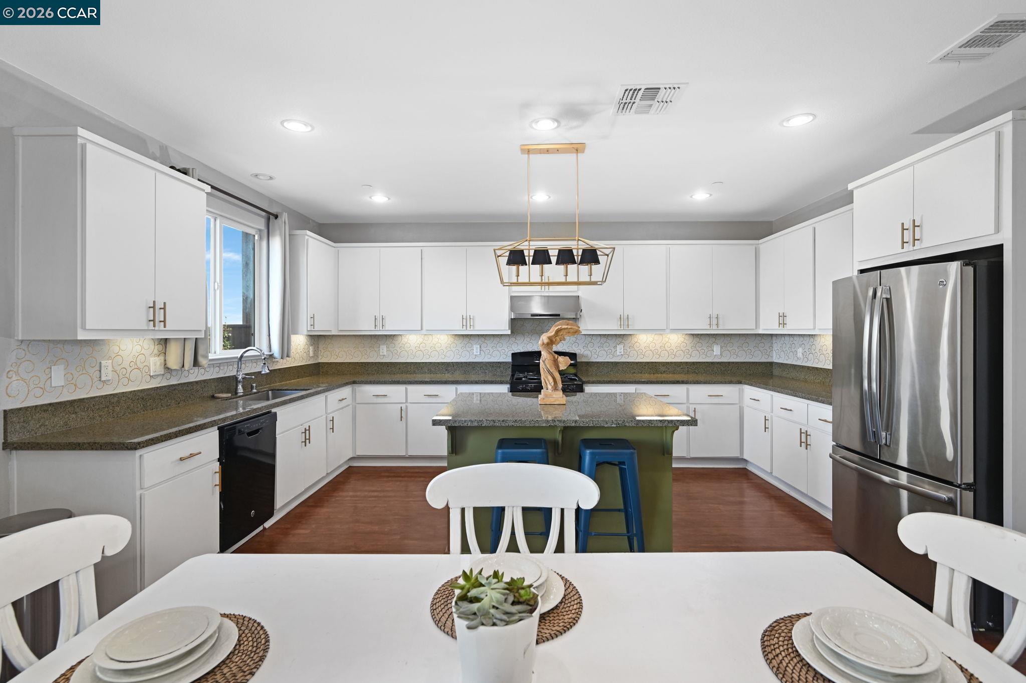 Detail Gallery Image 10 of 41 For 130 Savona Way, Bay Point,  CA 94565 - 4 Beds | 2/1 Baths