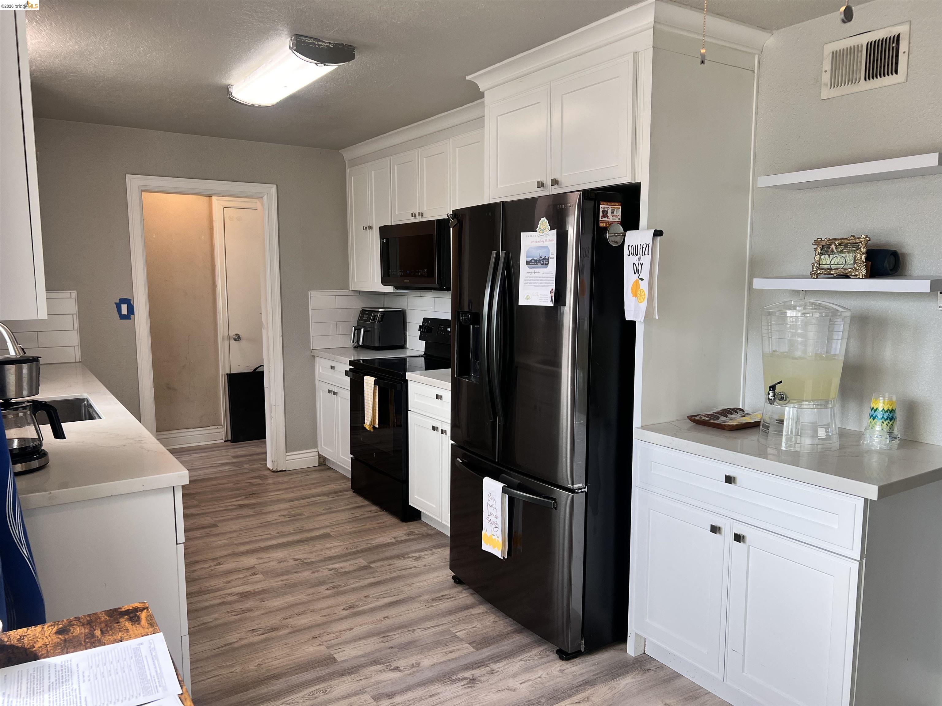 Detail Gallery Image 2 of 10 For 1275 Armstrong Dr, Manteca,  CA 95336 - 3 Beds | 2 Baths