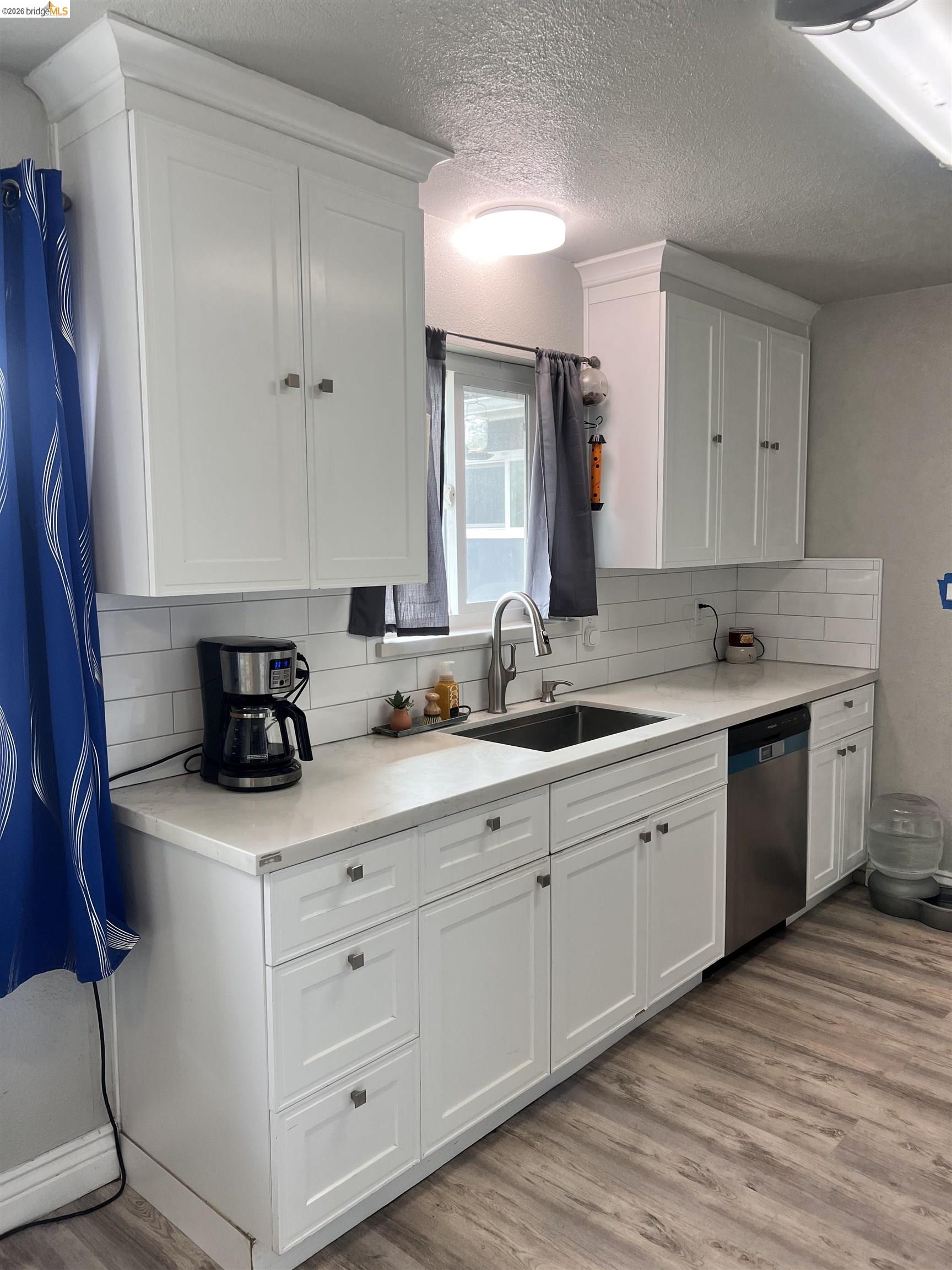 Detail Gallery Image 3 of 10 For 1275 Armstrong Dr, Manteca,  CA 95336 - 3 Beds | 2 Baths