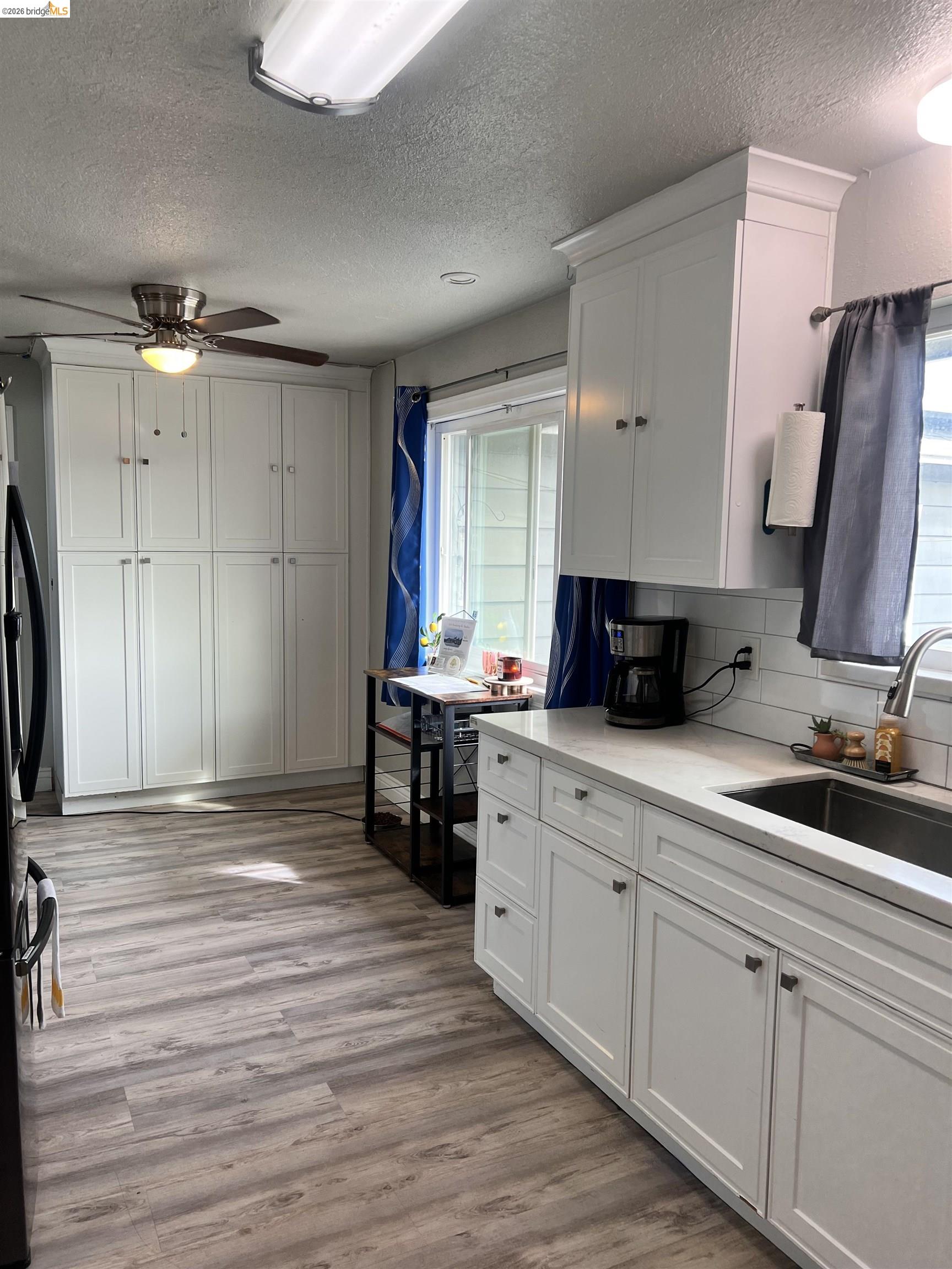 Detail Gallery Image 4 of 10 For 1275 Armstrong Dr, Manteca,  CA 95336 - 3 Beds | 2 Baths