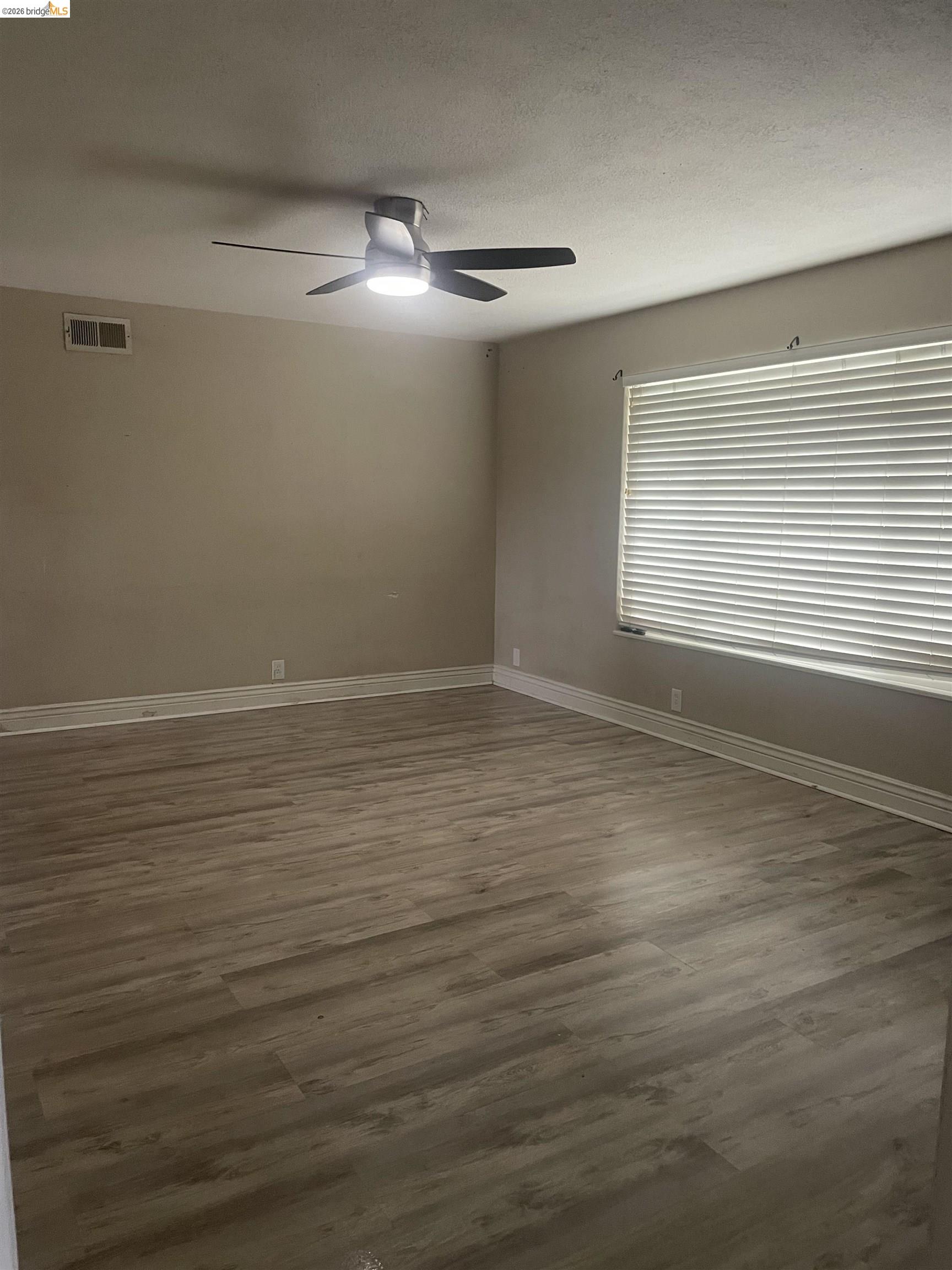 Detail Gallery Image 5 of 10 For 1275 Armstrong Dr, Manteca,  CA 95336 - 3 Beds | 2 Baths