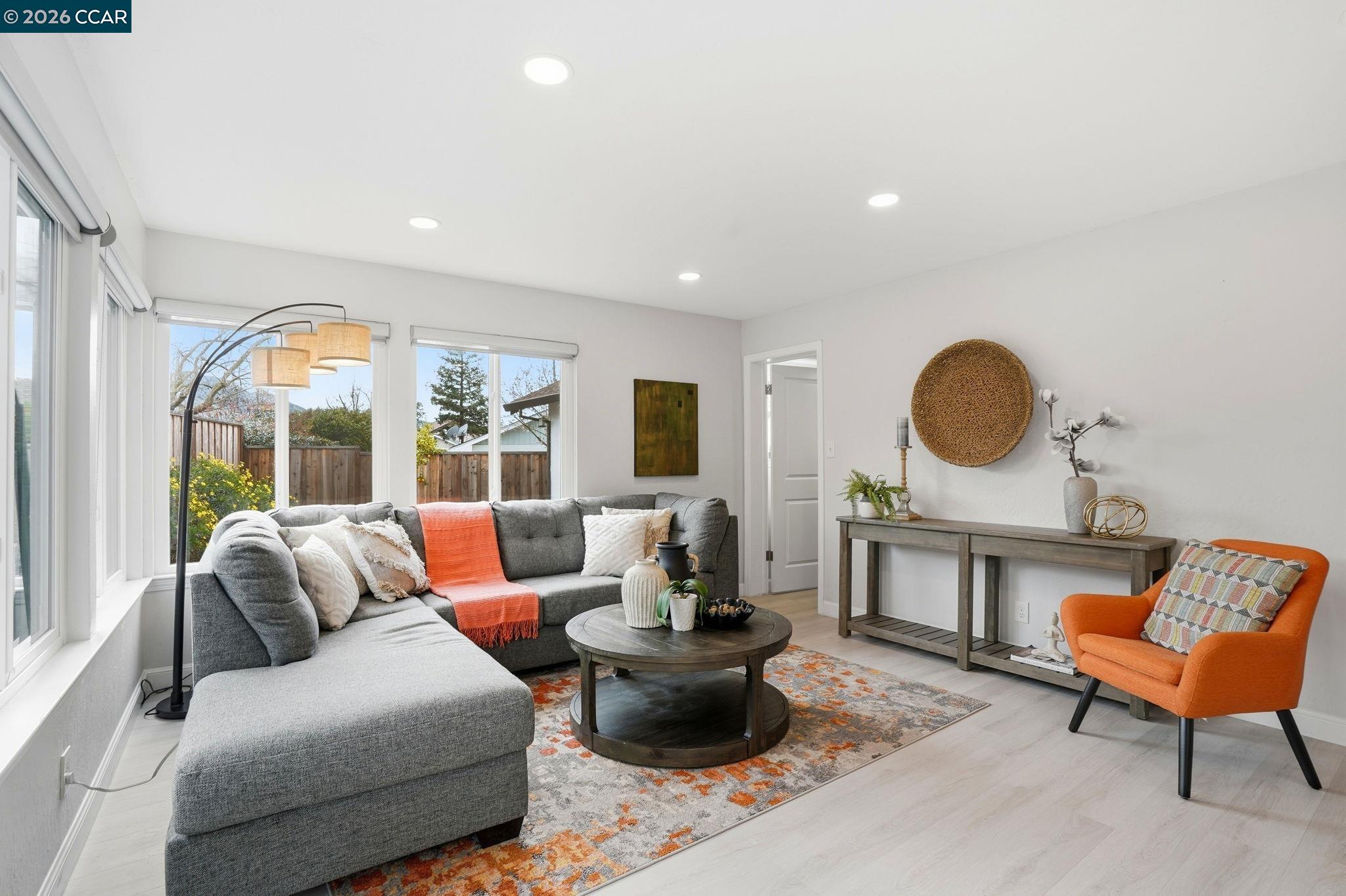 Detail Gallery Image 12 of 59 For 5537 Pamplona Ct, Concord,  CA 94521 - 4 Beds | 2/1 Baths