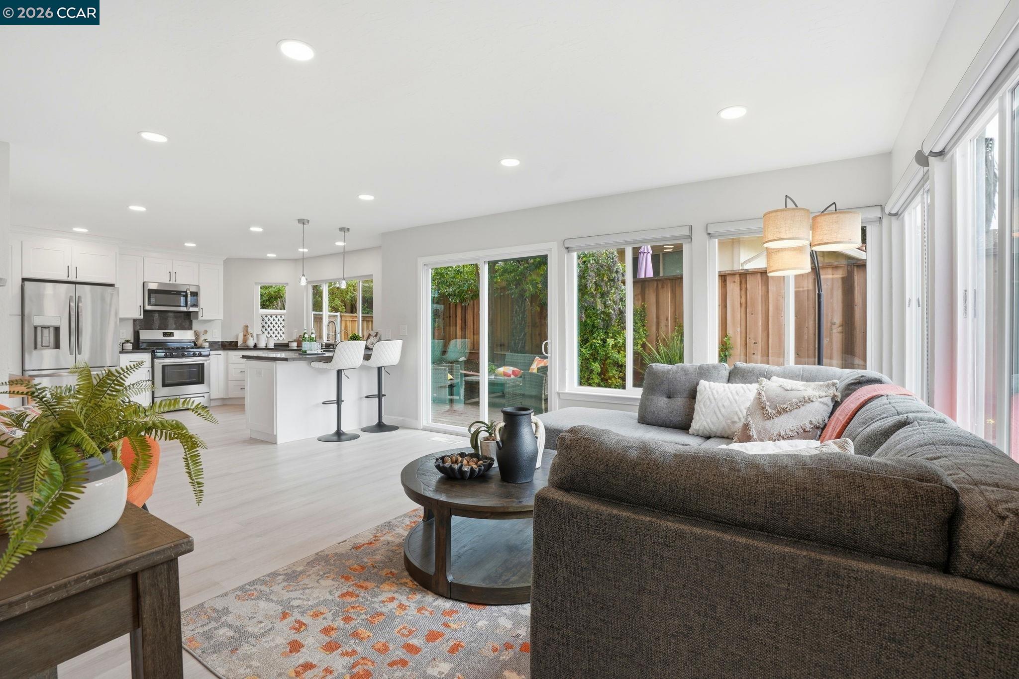 Detail Gallery Image 13 of 59 For 5537 Pamplona Ct, Concord,  CA 94521 - 4 Beds | 2/1 Baths